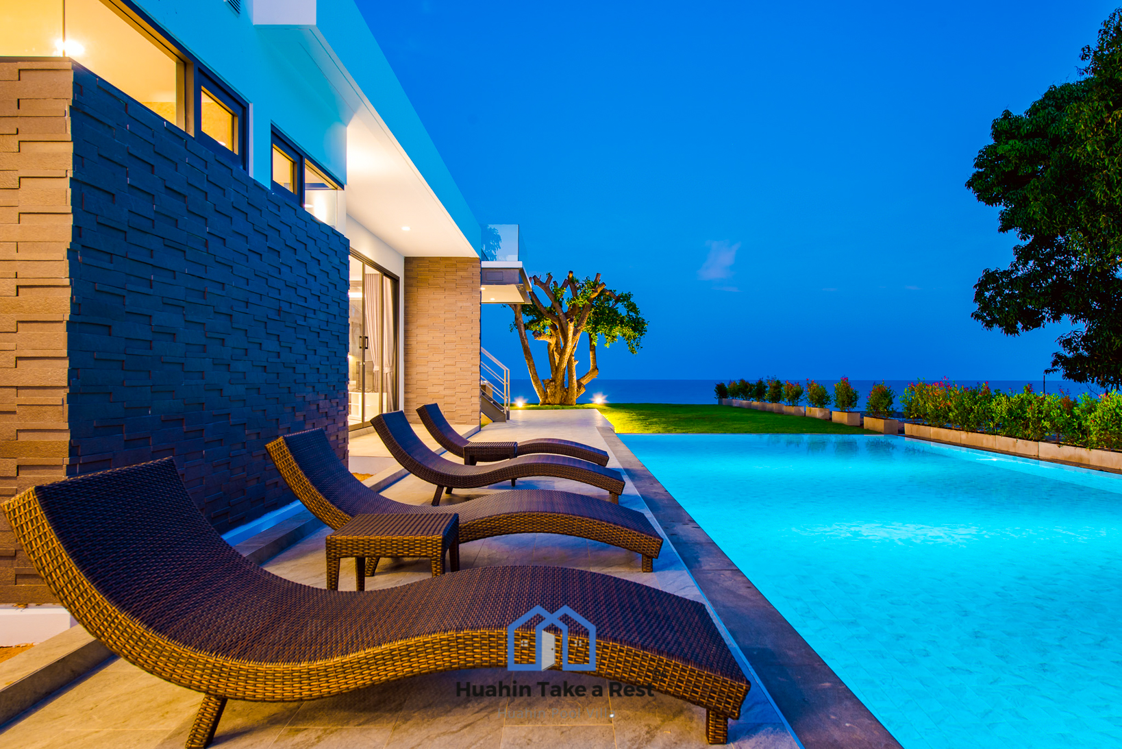 HR15039 บ้านพักติดทะเลหัวหิน The Premium Beach Villa Hua Hin