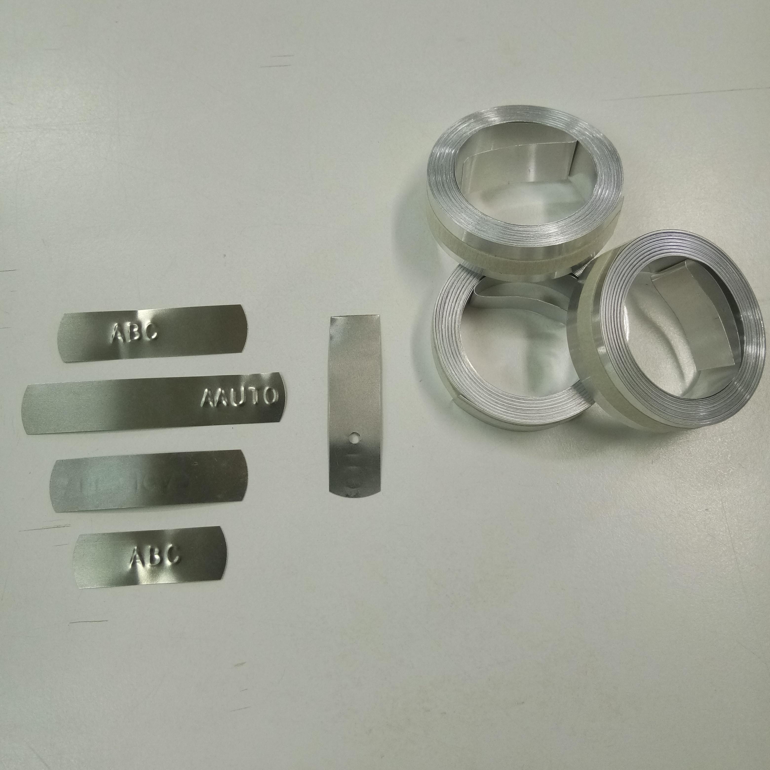 ม้วนป้ายอลูมิเนียมมีเทปกาวในตัว 12mm*3.65m สำหรับเครื่องพิมพ์ DYMO Aluminium with Adhesive TAG EMBOSSER