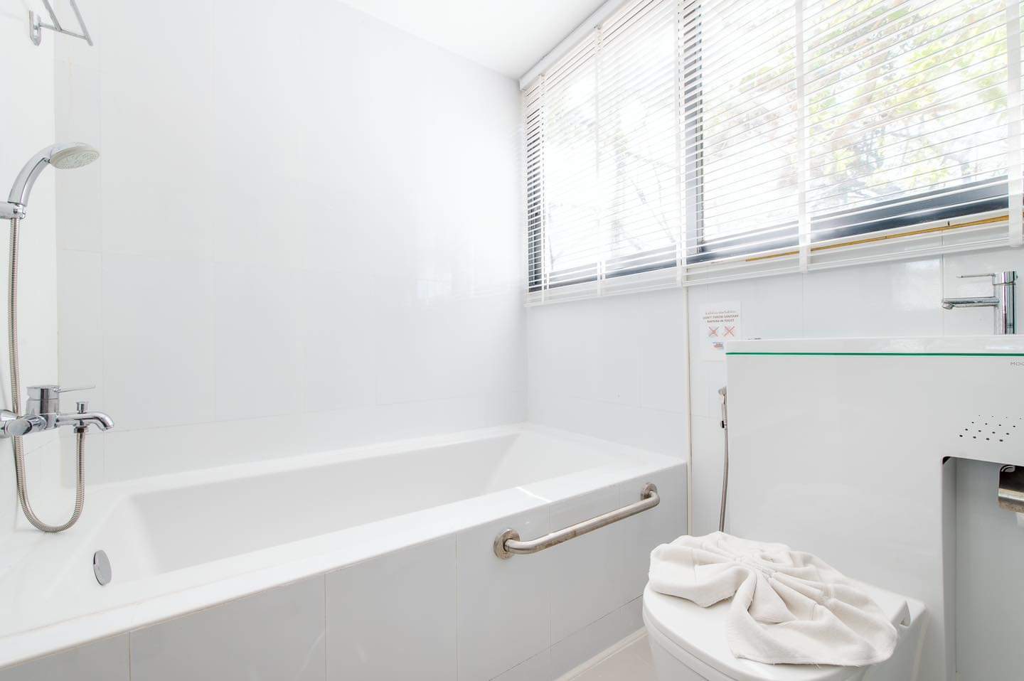 HR15008 บ้านพักติดทะเล โมเดิร์นบีช ปราณบุรี