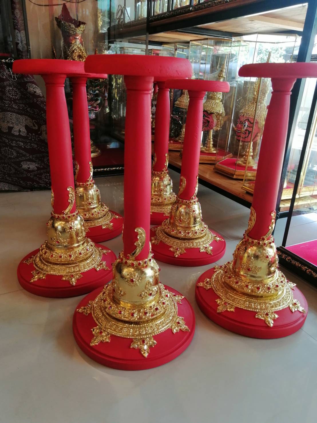 ฐานวาง ขาตั้ง หัวโขน เศียรครู ขนาดครอบ ขนาด 16 นิ้ว (ทอง-แดง)