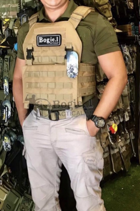 New.เสื้อปลอกเกราะ ตัวจิ๋ว‼️แต่เจ๋ง👍👍 เน้น กระทัดรัดใช้งานคล่องตัว 👉ฟรีไซต์ปรับรอบเอวด้านข้างได้ถึง 40 นิ้ว 👉ปรับไหล่ได้ตามขนาดที่ต้องการ 👉สามารถใส่แผ่นกันกระสุนได้ ราคา1500 บาท มีสี ดำ เขียว ทราย