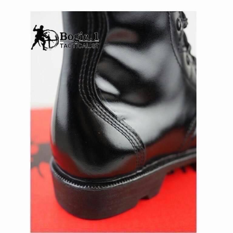 New.9H Bogie1 รองเท้าคอมแบท ซิปข้าง รุ่น 9H รองเท้าคอมแบท รองเท้าทหาร รองเท้า รด รองเท้าตำรวจ รองเท้าฝึก แบรนด์ Bogie1 มีซิปด้านข้าง 9 รู ความสูง 10 นิ้ว จากพื้น หนังแท้ 100% สวมใส่สบาย หนังนิ่ม ไม่กดเท้า น้ำหนักเบา ขัดเงาง่าย แถมรองพื้นด้วยแผ่นยางพาราอย่