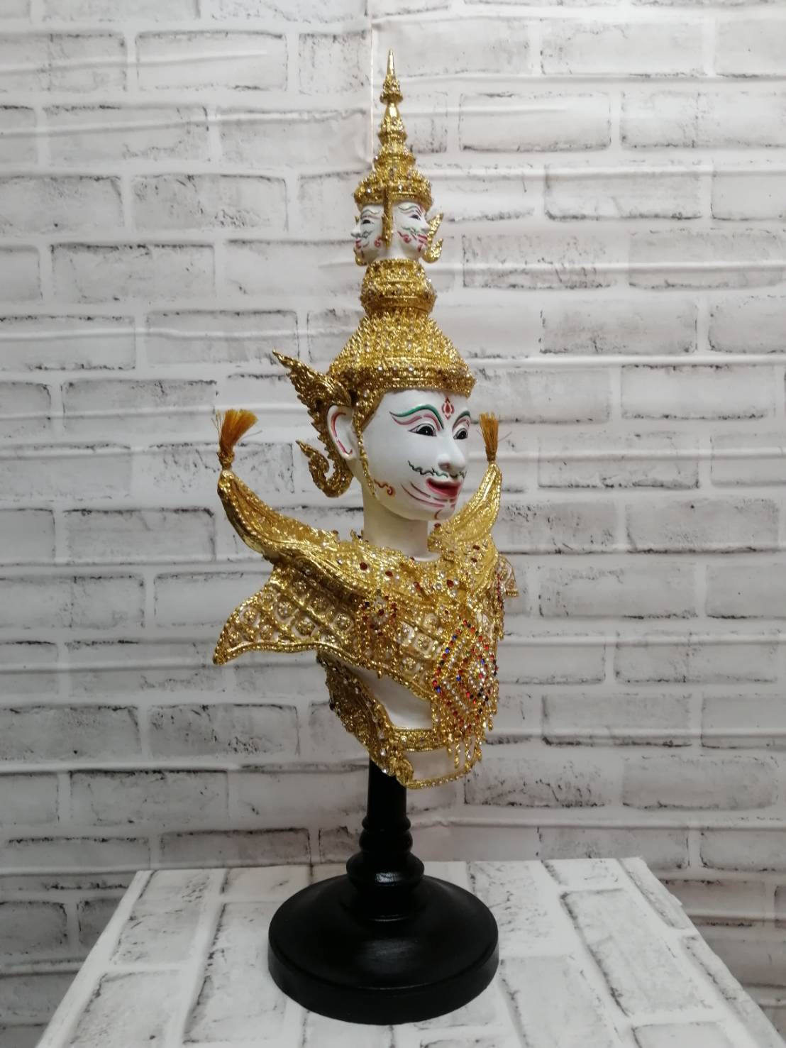 หุ่นพระพรหม พร้อมฐานไม้สีดำ