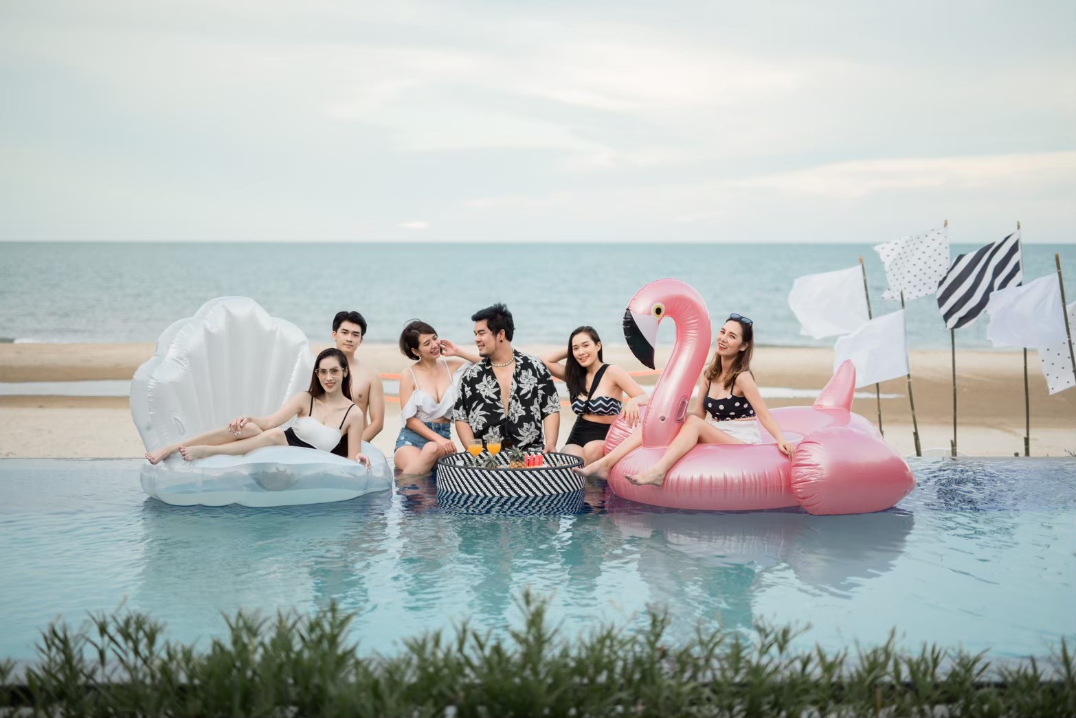 HR15045 บ้านพักติดทะเล The Moon Beach Villa