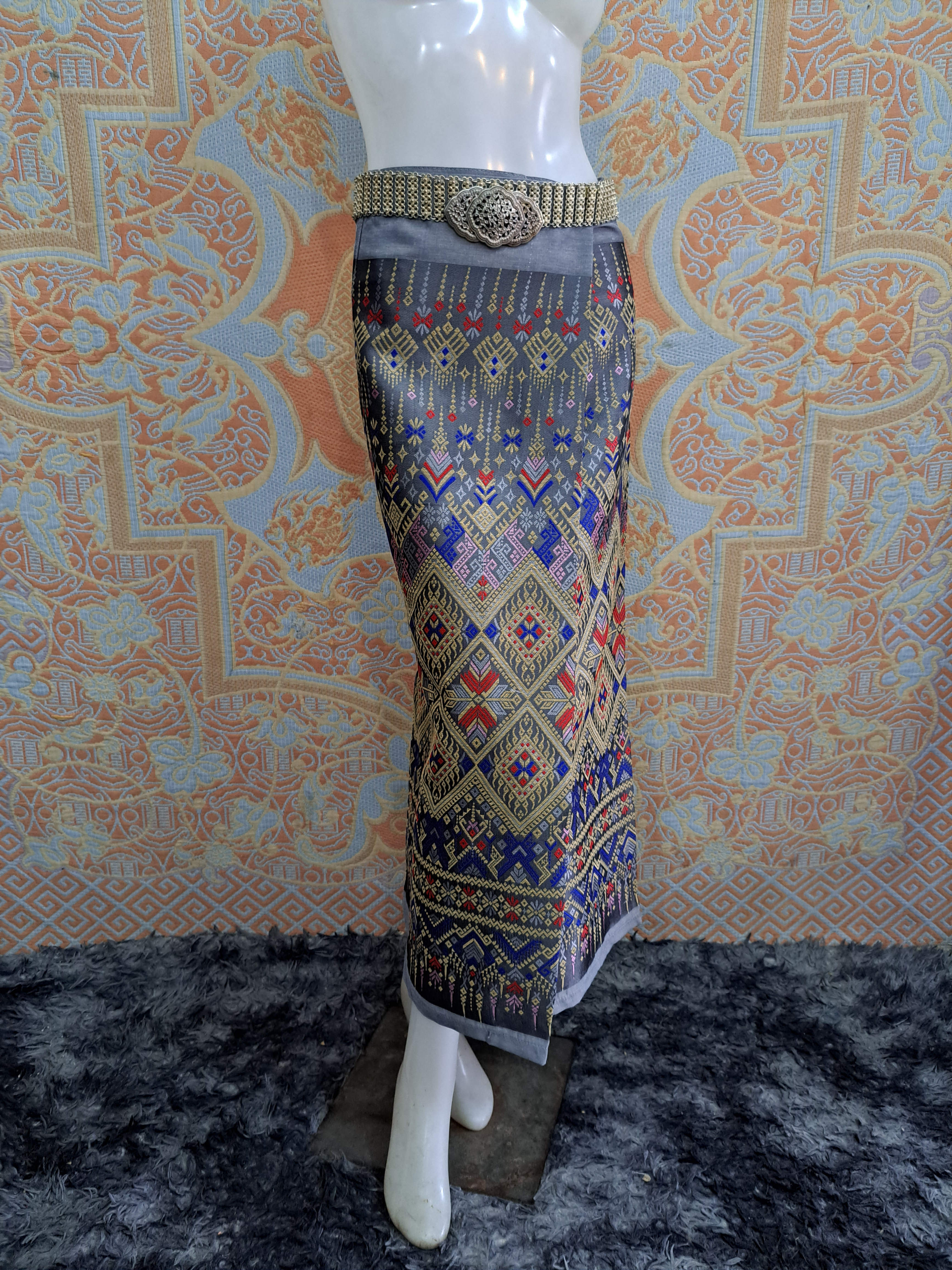 ผ้าถุงทอลายริซ่า ผ้าถุงทอลายลายบันไดนาคที่ลิซ่าใส่ ผ้าถุงสำเร็จรูปแบบป้ายติดตะขอ ตามภาพ Free size