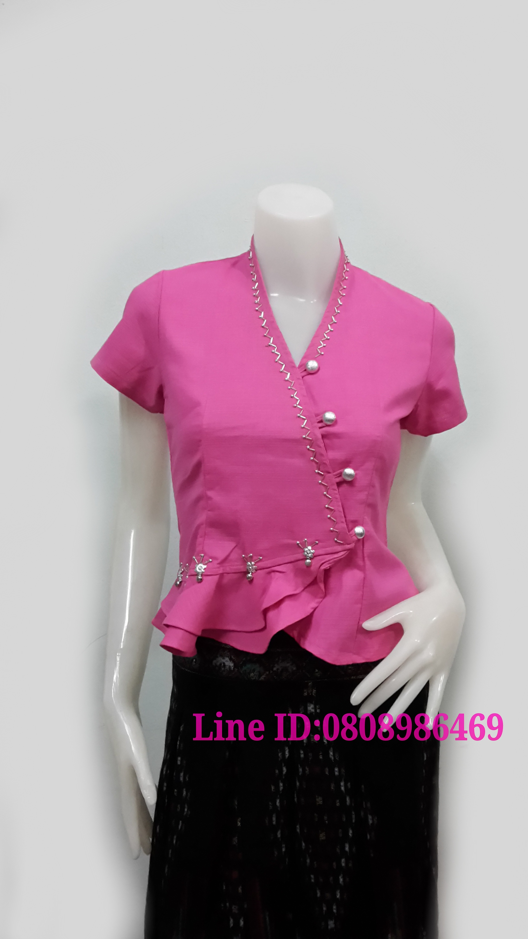 เสื้อผ้าไทยพื้นเมืองสีชมพู เสื้อผ้าฝ้ายสวยๆสีชมพู เสื้อทำงานผ้าไทย เสื้อผ้าฝ้ายคอจีนสีชมพู ปักมุกแต่งเกล็ดเอวระบายสไตน์วัยรุ่น