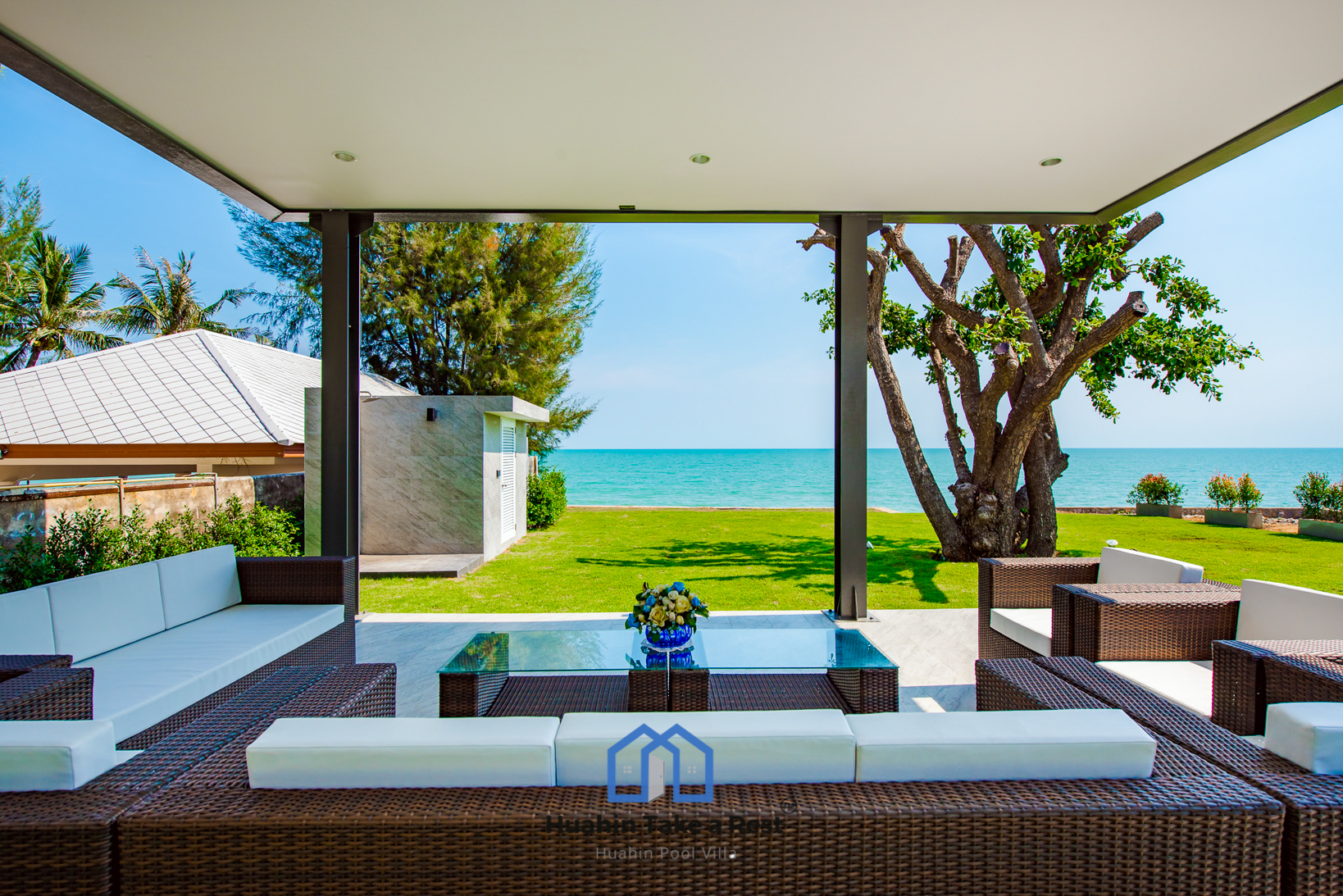 HR15039 บ้านพักติดทะเลหัวหิน The Premium Beach Villa Hua Hin