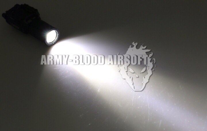 New.Surefire X300V Style LED Handgun or Long Gun WeaponLight (BK) สีดำ สีทราย ราคาพิเศษ
