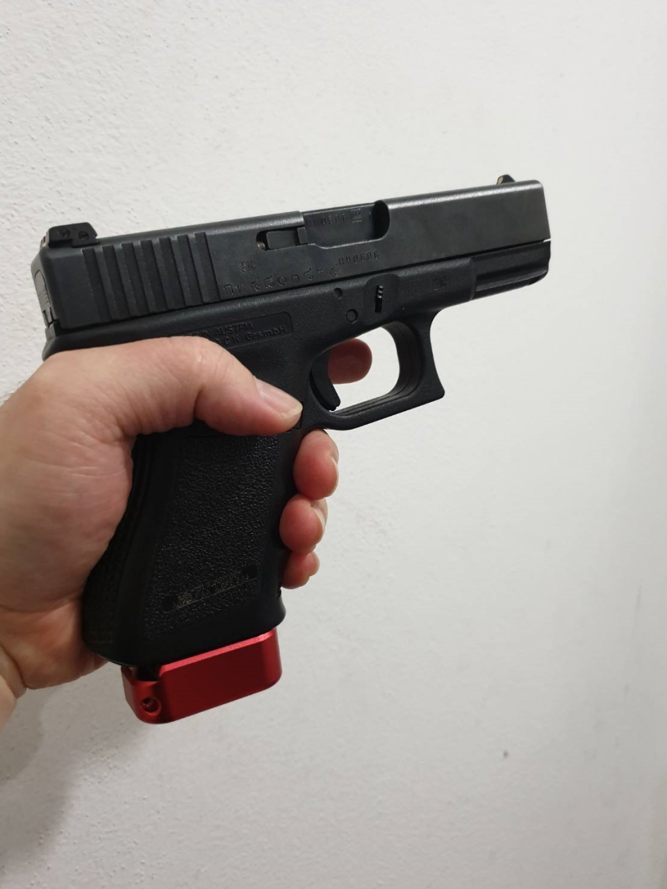 🚩...New สินค้าเข้ามาใหม่ค่ะ ส้นแม็ก G19/17 +2 นัด (ทรง Taran) Glock Magazine Base Pad ผลิตจาก อลูมิเนียม เกรดคุณภาพ ผ่านการCNC และทำสี anodized เพิ่ม +2 นัด สำหรับขนาด 9 มม. ติดตั้งง่าย ใช้งานสะดวก ประแจหกเหลี่ยมแถมมาในชุด 3 สี : ดำ แดง น้ำเงิน