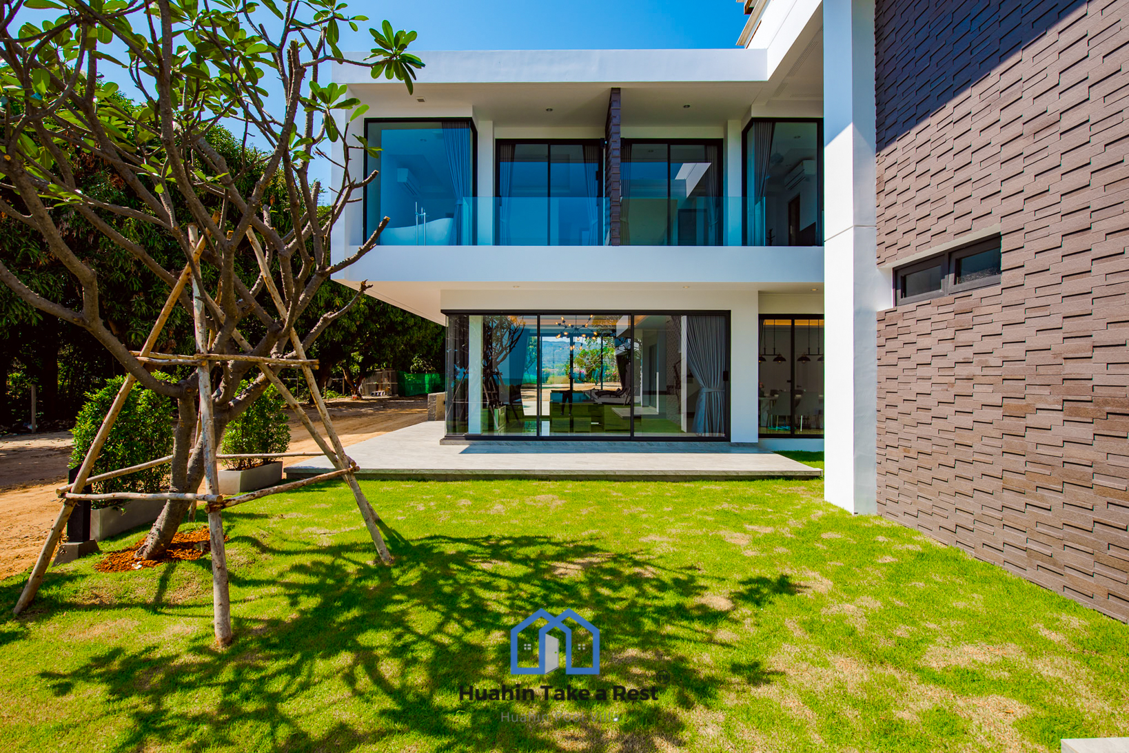 HR15039 บ้านพักติดทะเลหัวหิน The Premium Beach Villa Hua Hin