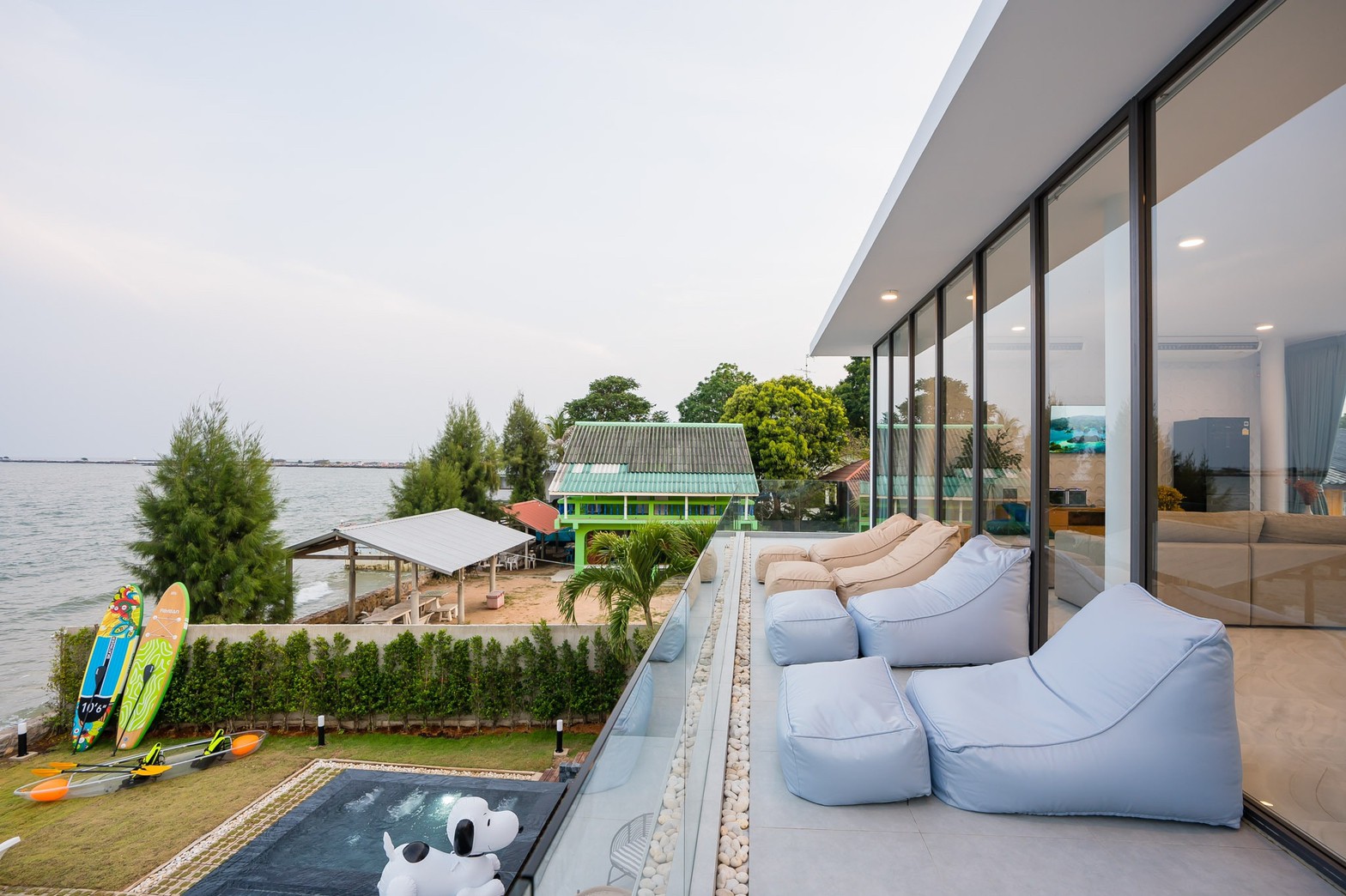 HR15060 บ้านพักติดทะเลชะอำ The Leon Beach Pool Villa Cha Am
