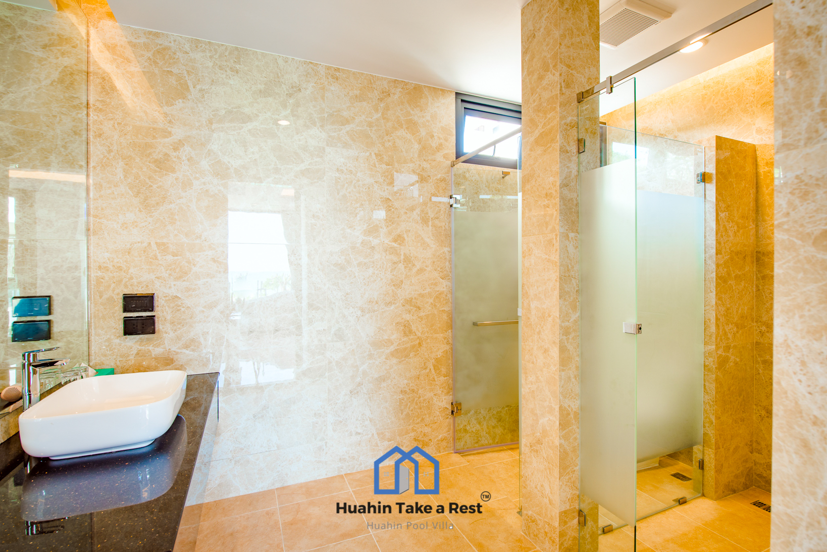 HR15039 บ้านพักติดทะเลหัวหิน The Premium Beach Villa Hua Hin