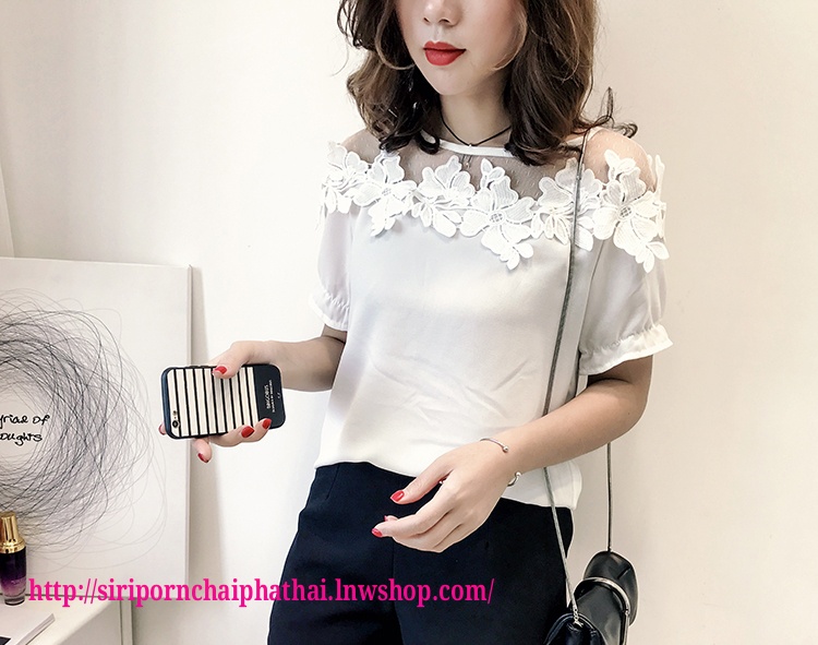 เสื้อทำงานชีฟองเกาหลีสีขาวแต่งผ้าลูกไม้ตาข่าย เสื้อชีฟองเกาหลีแต่งลูกไม้ เสื้อทำงานเกาหลีคอแต่งโบว์ เสื้อสมัครงาน ชุดสมัครงาน เสื้อลูกไม้เกาหลีใส่กับผ้าถุง เสื้อลูกไม้จากจีนใส่กับผ้าซิ่น