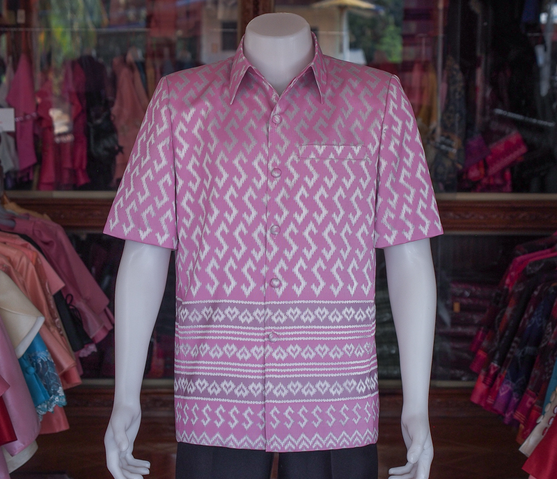 เสื้อสูทชายไหมแพรทิพย์ลายขอพระราชทาน เสื้อสูทชายไหม สูทผ้าไทยชาย ซาฟารีผ้าไทยชาย สูทผ้าไหมแพรทิพย์ สูทผ้าไทย ซาฟารีชาย ชมพู XL
