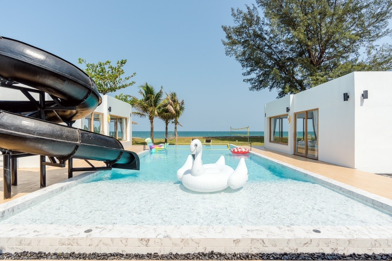 HR15080 The Bristol Beach Huahin Pool villa