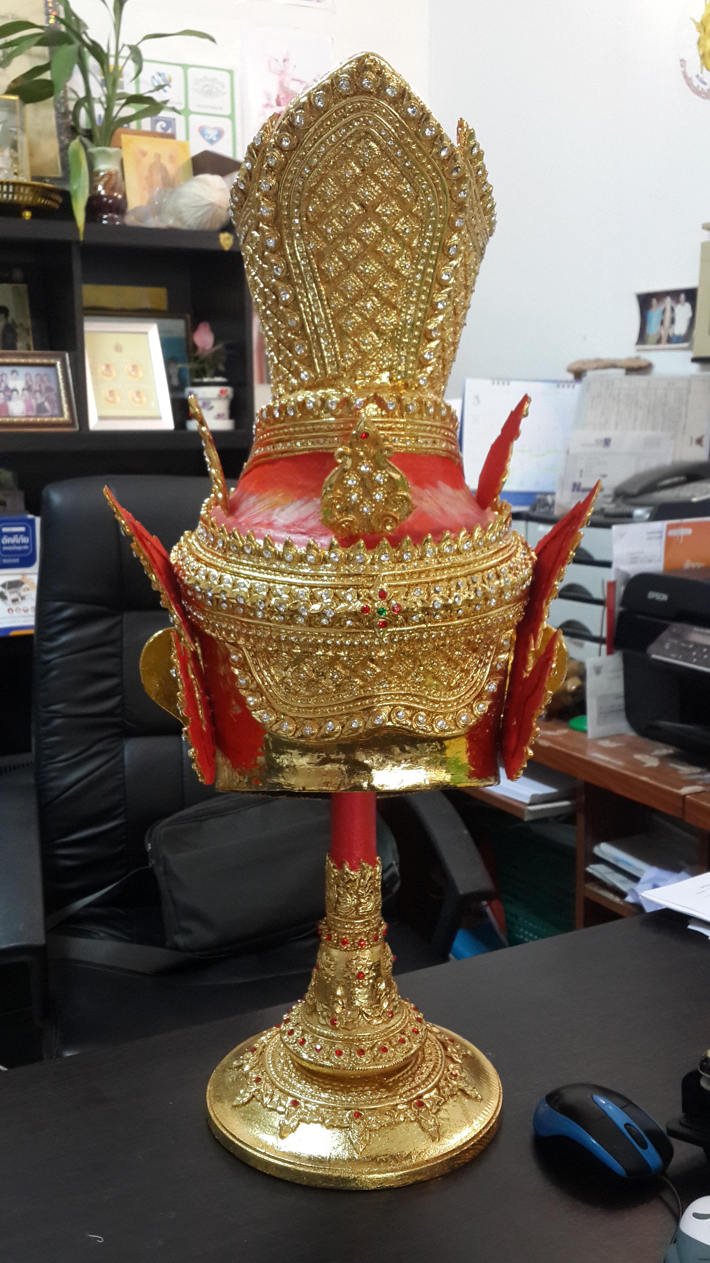 พ่อแก่ ขนาดครอบ ประดับเพชรน้ำดี