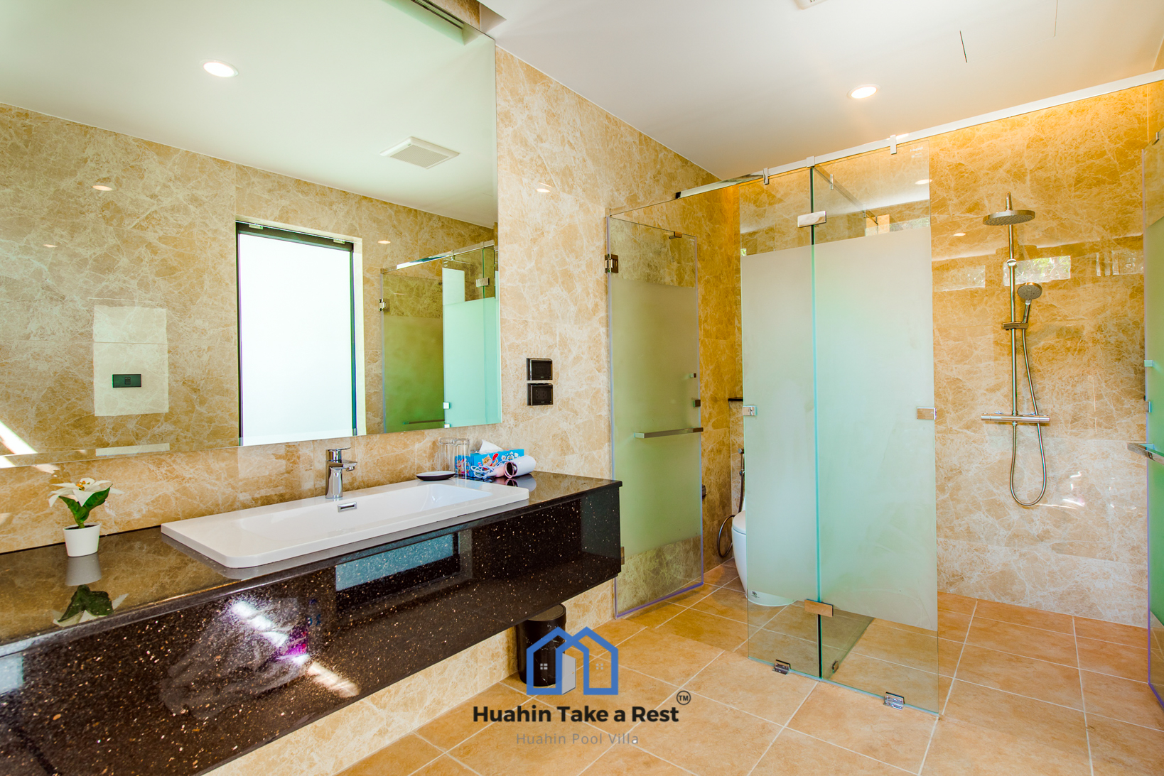 HR15039 บ้านพักติดทะเลหัวหิน The Premium Beach Villa Hua Hin