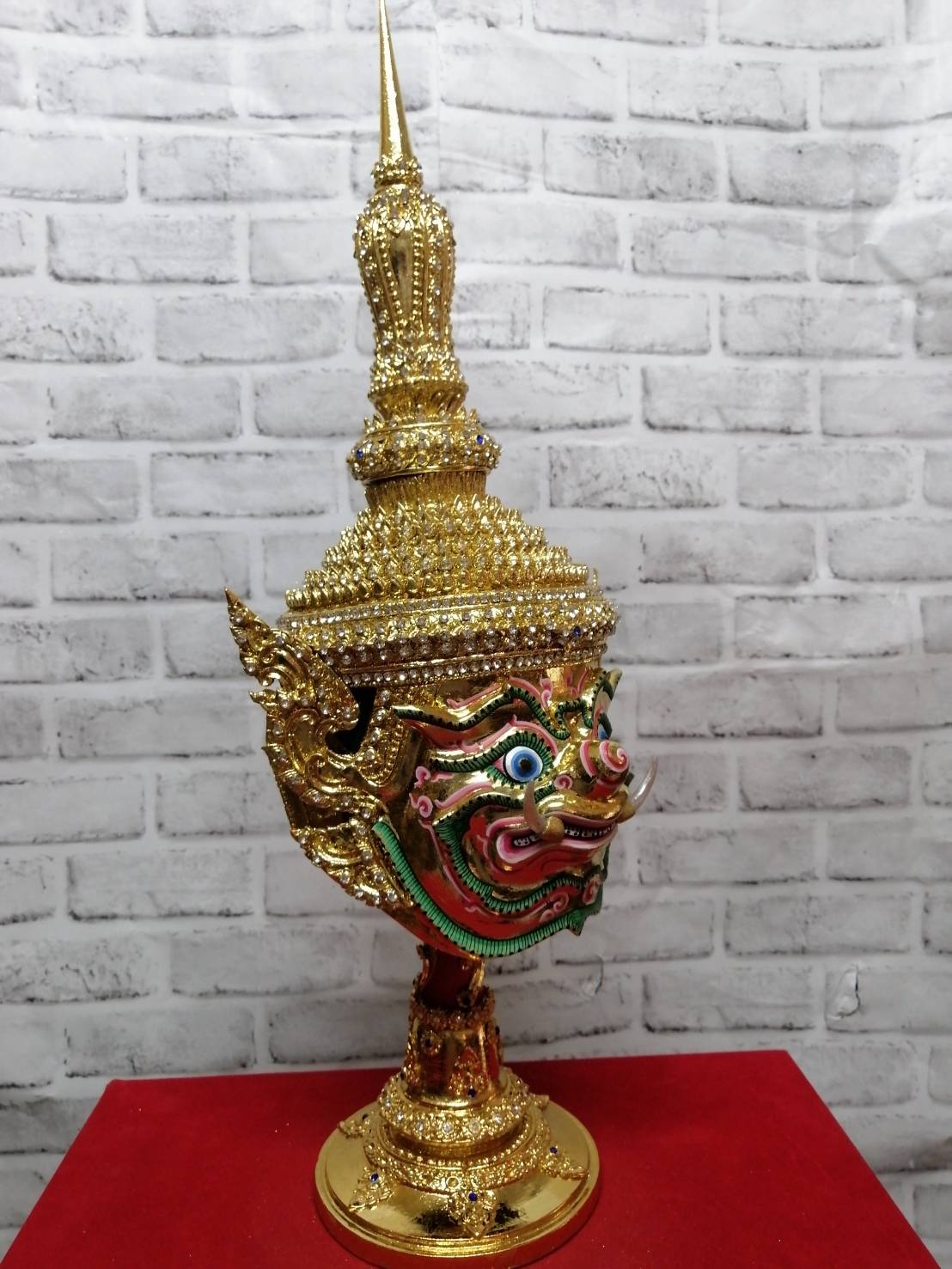 ท้าวเวสสุวรรณ ขนาดกลาง เกรดพรีเมี่ยม พร้อมฐานไม้กลึงตีลายปิดทองประดับเพชร