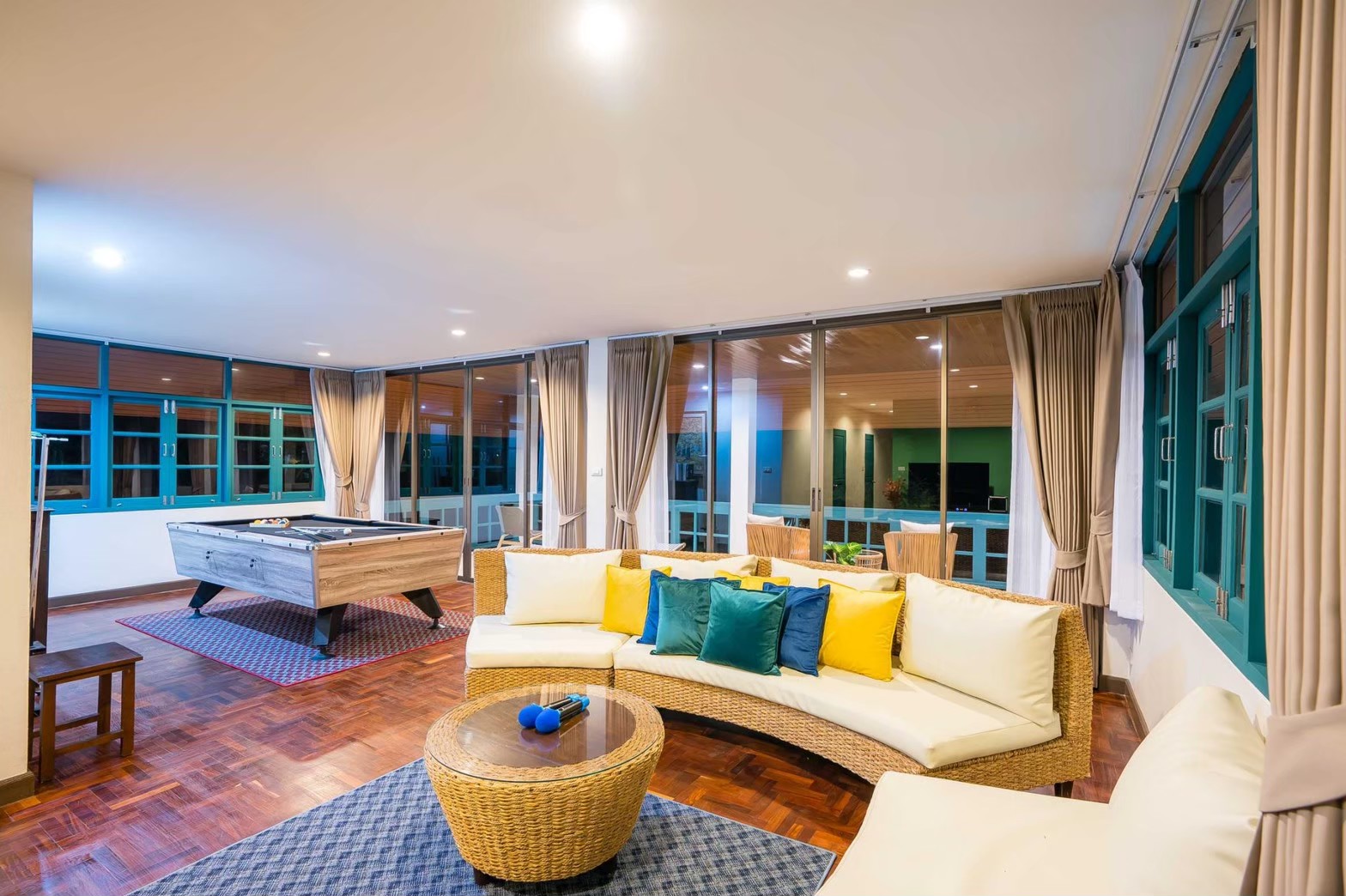 HR15050 บ้านพักติดทะเล The Century Beach Villa Cha Am