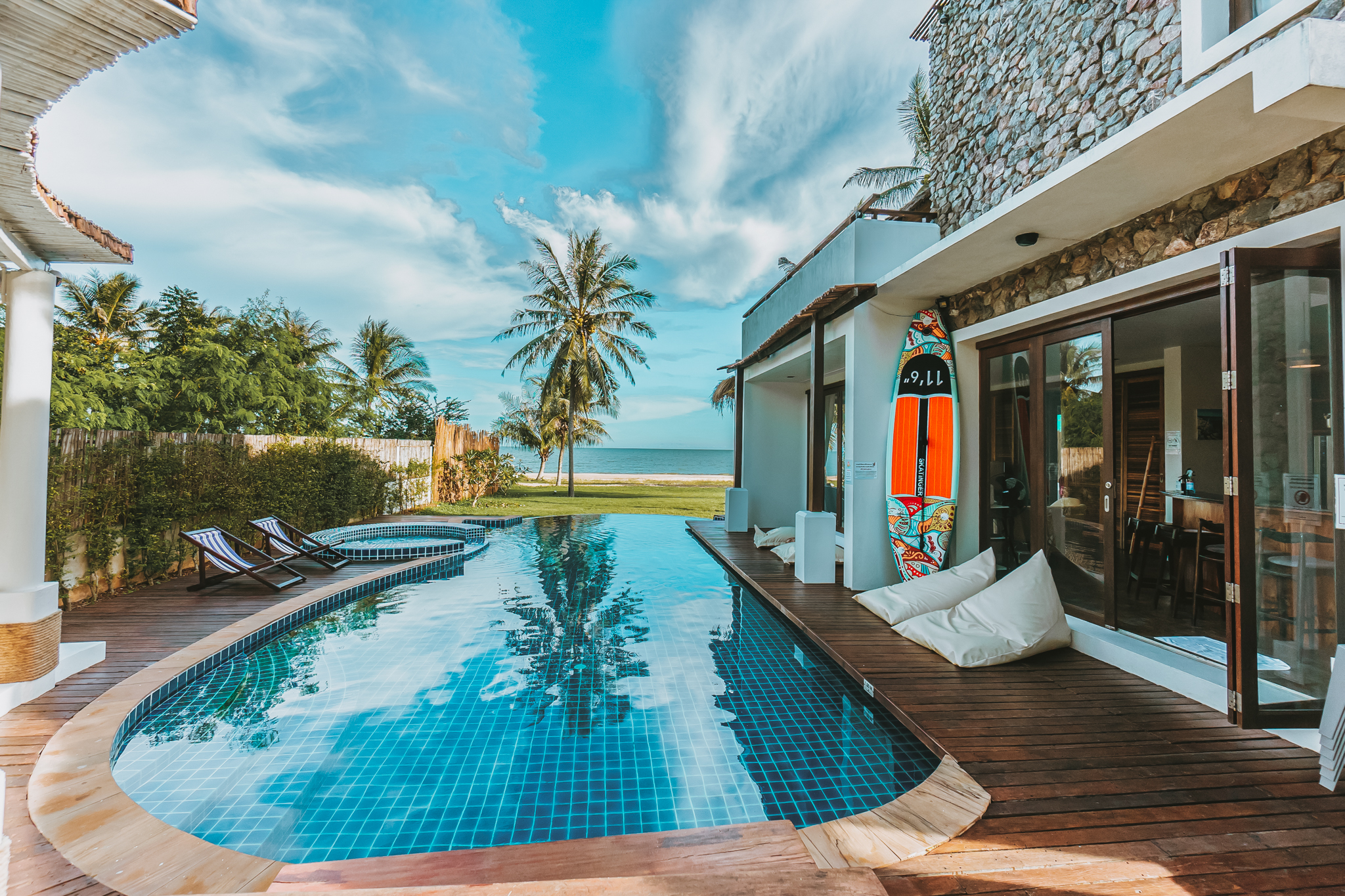 HR15061 บ้านพักติดทะเล The Pamila Beach Villa Kuiburi