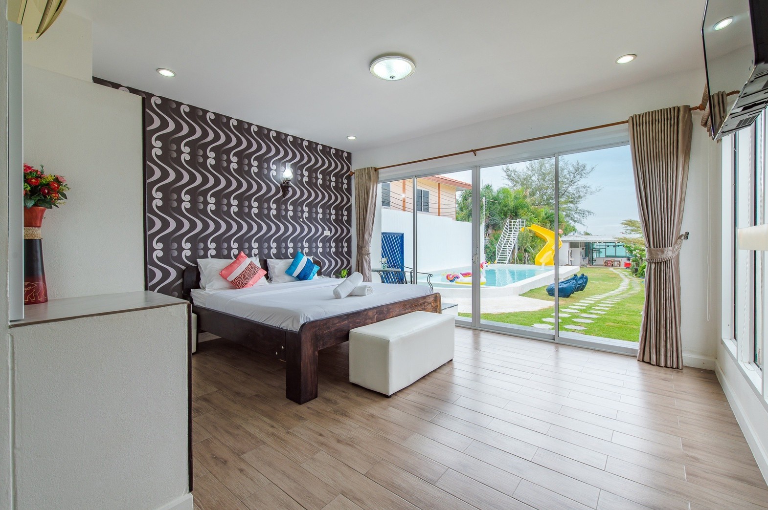 HR15047 บ้านพักติดทะเล The Zarento beach