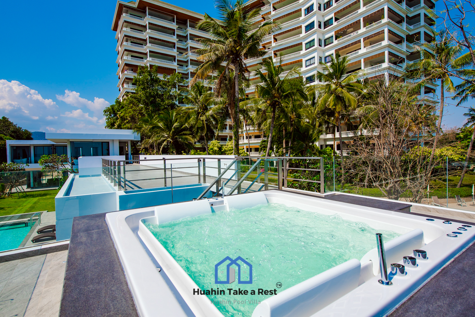 HR15039 บ้านพักติดทะเลหัวหิน The Premium Beach Villa Hua Hin