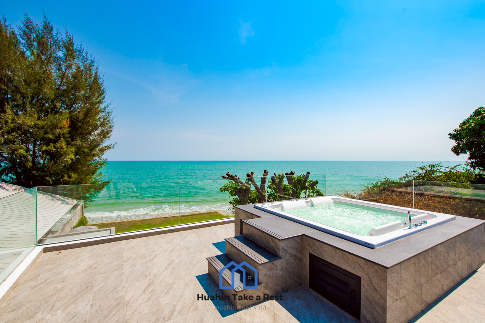 HR15039 บ้านพักติดทะเลหัวหิน The Premium Beach Villa Hua Hin