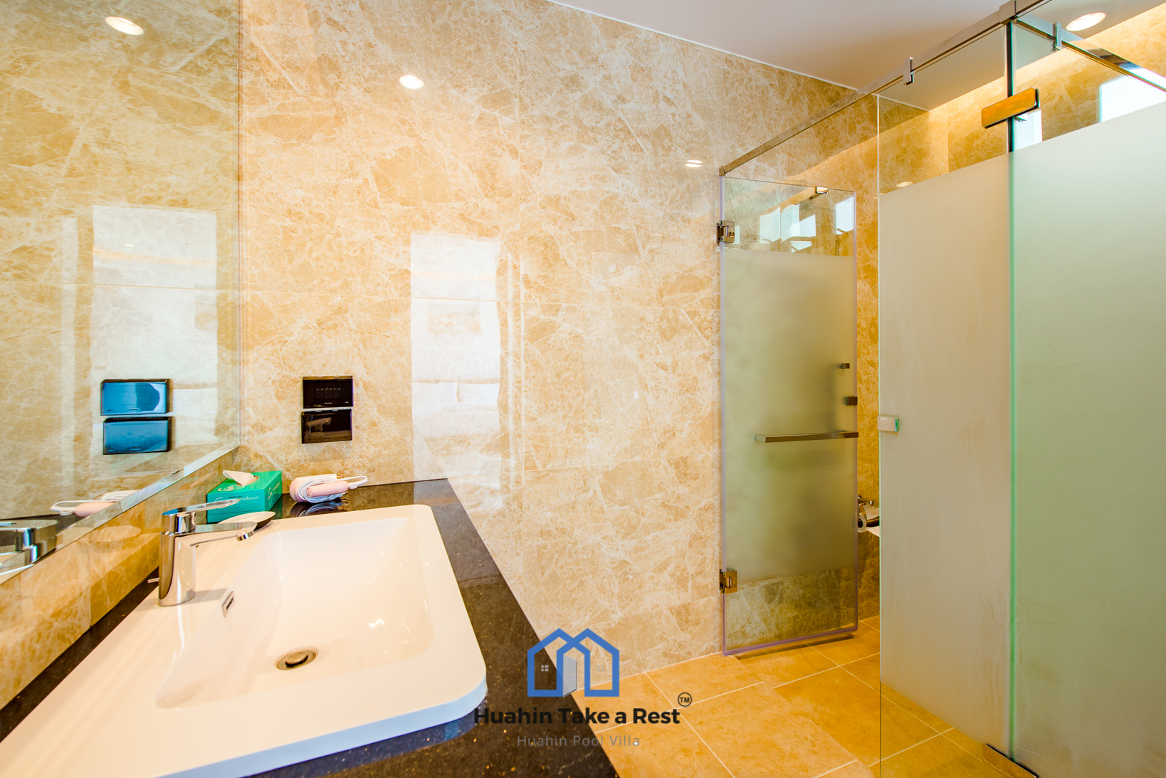 HR15039 บ้านพักติดทะเลหัวหิน The Premium Beach Villa Hua Hin