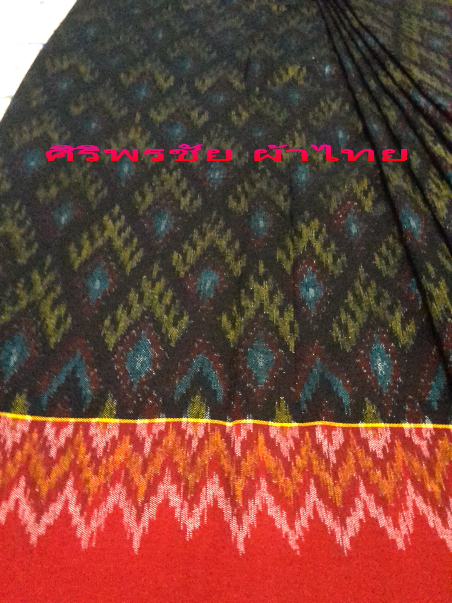 ผ้าซิ่นมัดหมี่ตีนแดง ผ้าซิ่นตีนแดง ผ้าถุงฝ้ายมัดหมี่ตีนแดง ผ้าทอพื้นเมืองบุรีรัมย์ ลายมงกุฎอัปสราเล็ก 2 เมตร