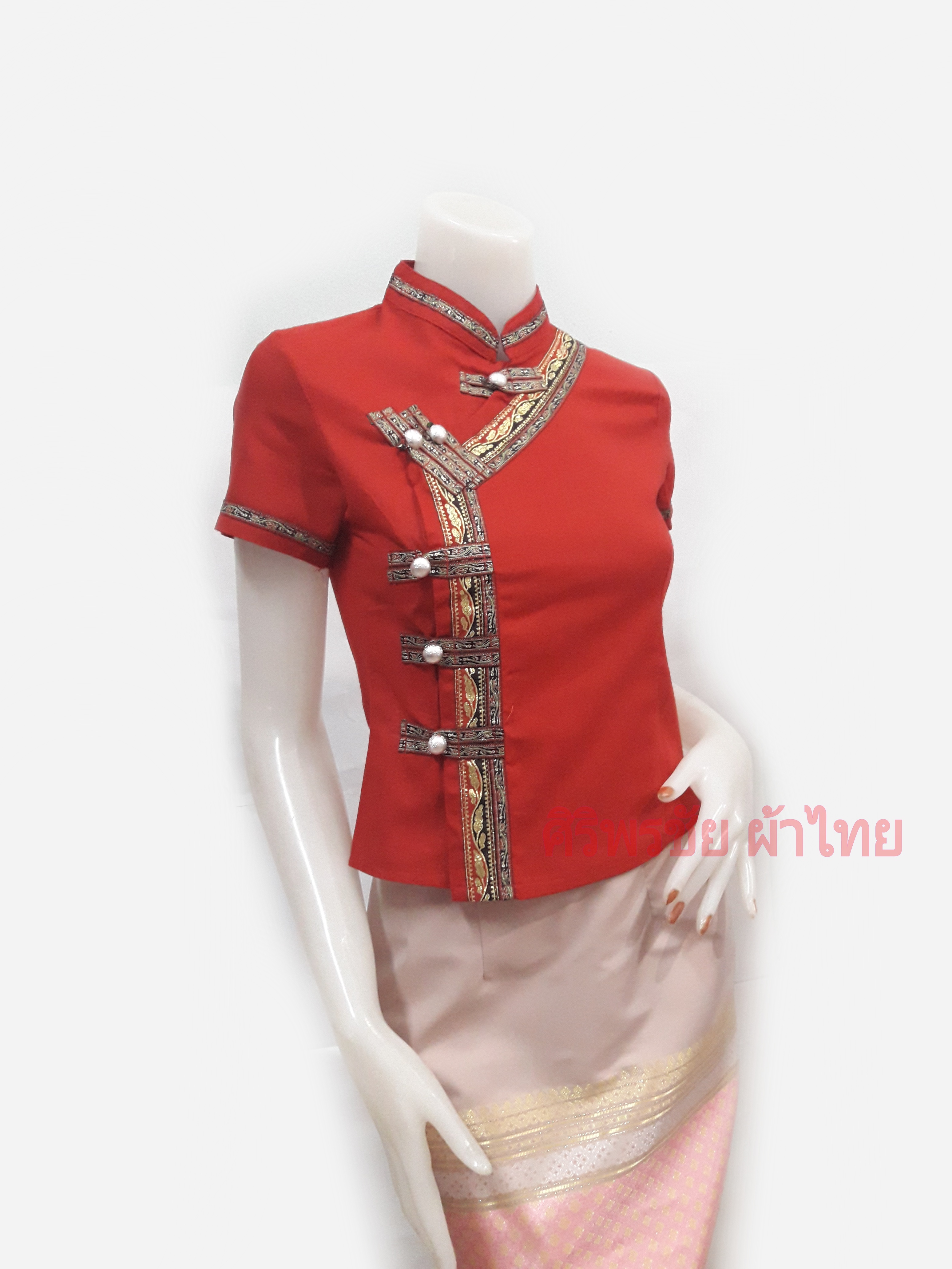 เสื้อผ้าไทยพื้นเมืองสีแดง เสื้อผ้าฝ้ายสีแดง เสื้อผ้าไทยใส่ผ้าซิ่นสีแดง เสื้อผ้าฝ้ายสีแดงคอจีนกระดุมหน้า เสื้อผ้าทอพื้นเมือง เสื้อผ้าฝ้ายสีแดงคอจีน
