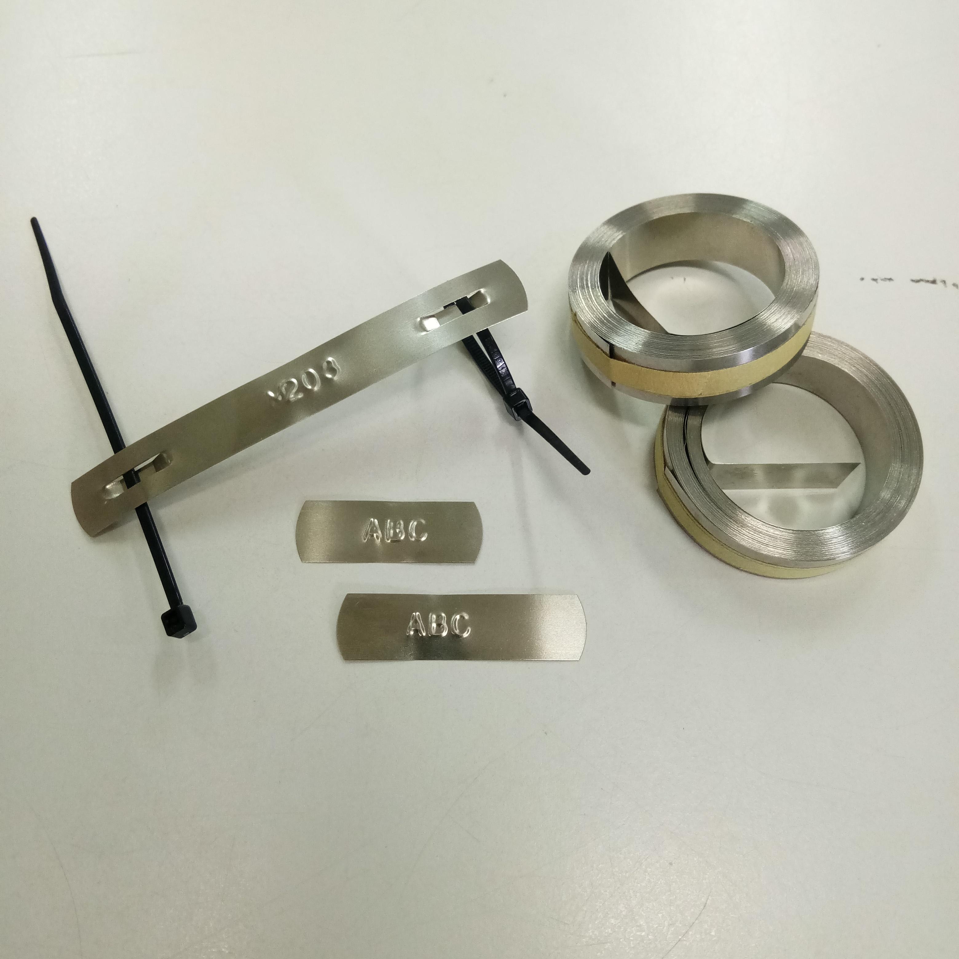 ม้วน TAG สแตนเลส 12mm*6.51m สำหรับเครื่องพิมพ์ DYMO Stainless Steal TAG EMBOSSER
