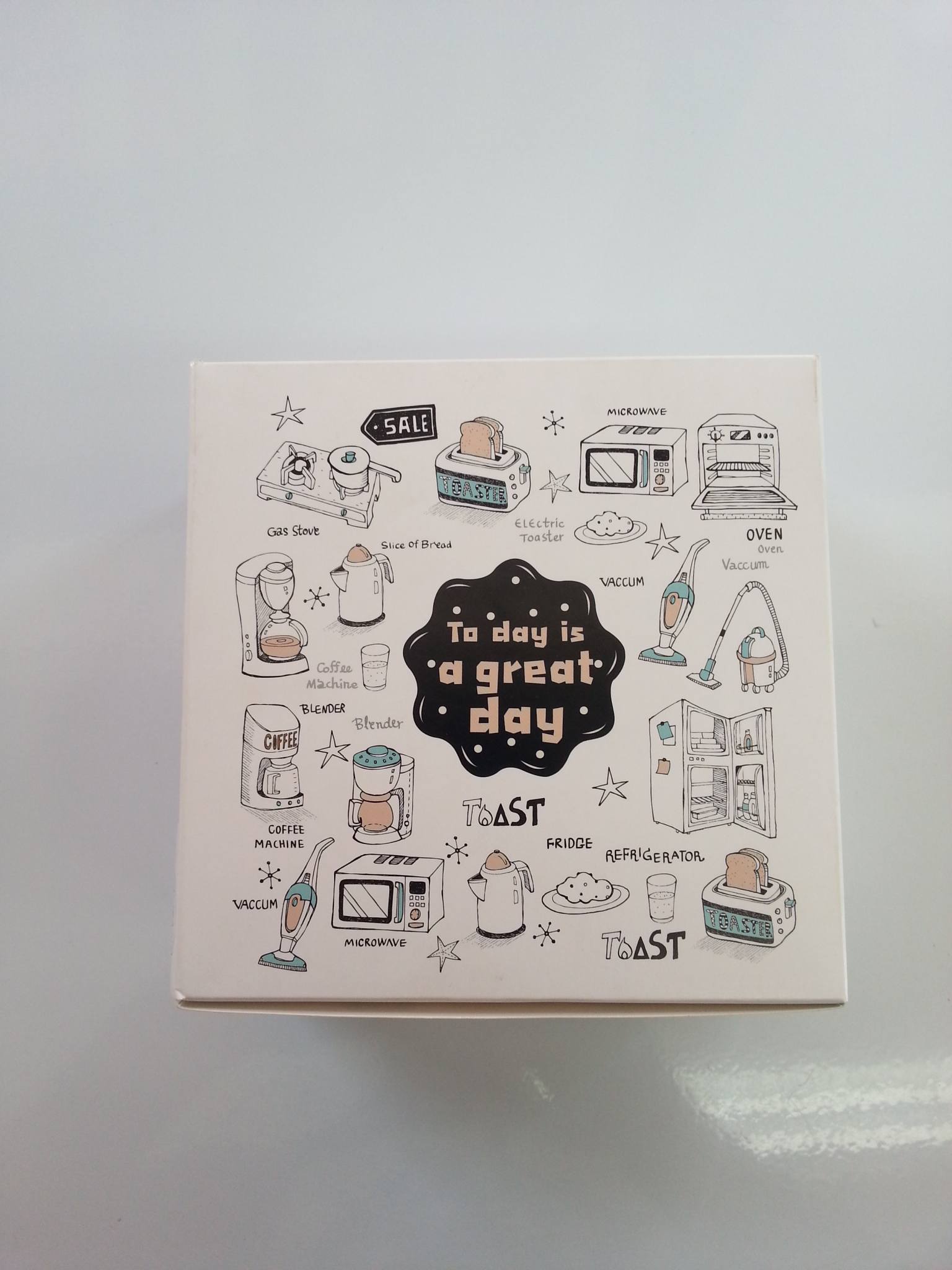 กล่องขนม ขาวลายอุปกรณ์ต่างๆ 13*13*7 ซม.