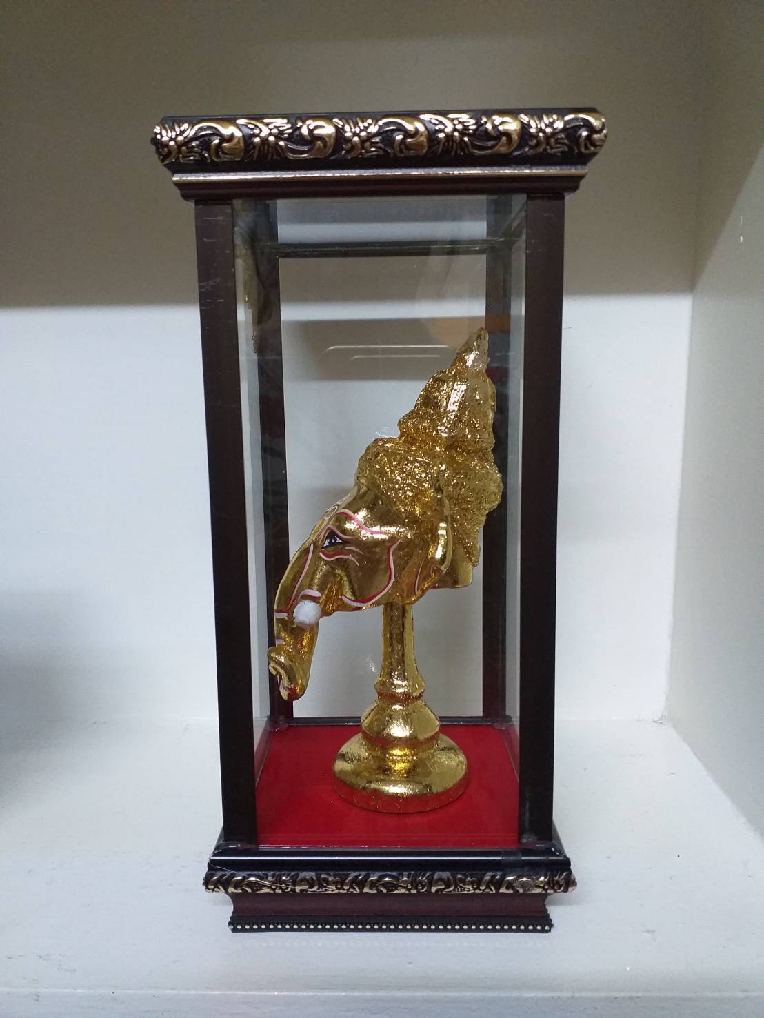 เศียรพระพิฆเศ พร้อมตู้กระจกลายไทย