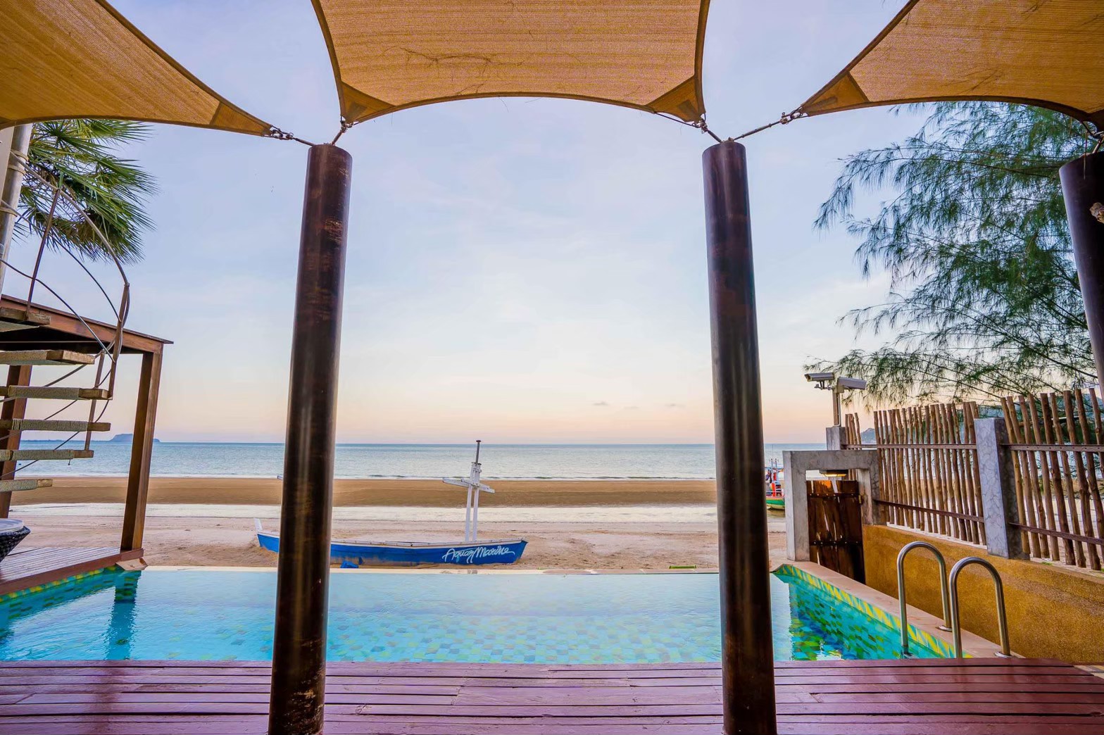 HR15064 บ้านพักติดทะเล The Ocean Beach Villa, Sam Roi Yod.