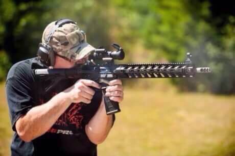 New.ชุดหน้า Fortis REV M4 CMMG / 5.56 12"- งาน CNC น้ำหนักเบาเพียง 25กรัม - ใช้ติดตั้งกับแกน Delta Ring ได้เลย (ดูตามรูป) - มีช่องสำหรับอุปกรณ์ Keymod - มีราง20mm มาตรฐาน - มีช่องหูกวิน 4 ช่อง สีดำ ราคาพิเศษ
