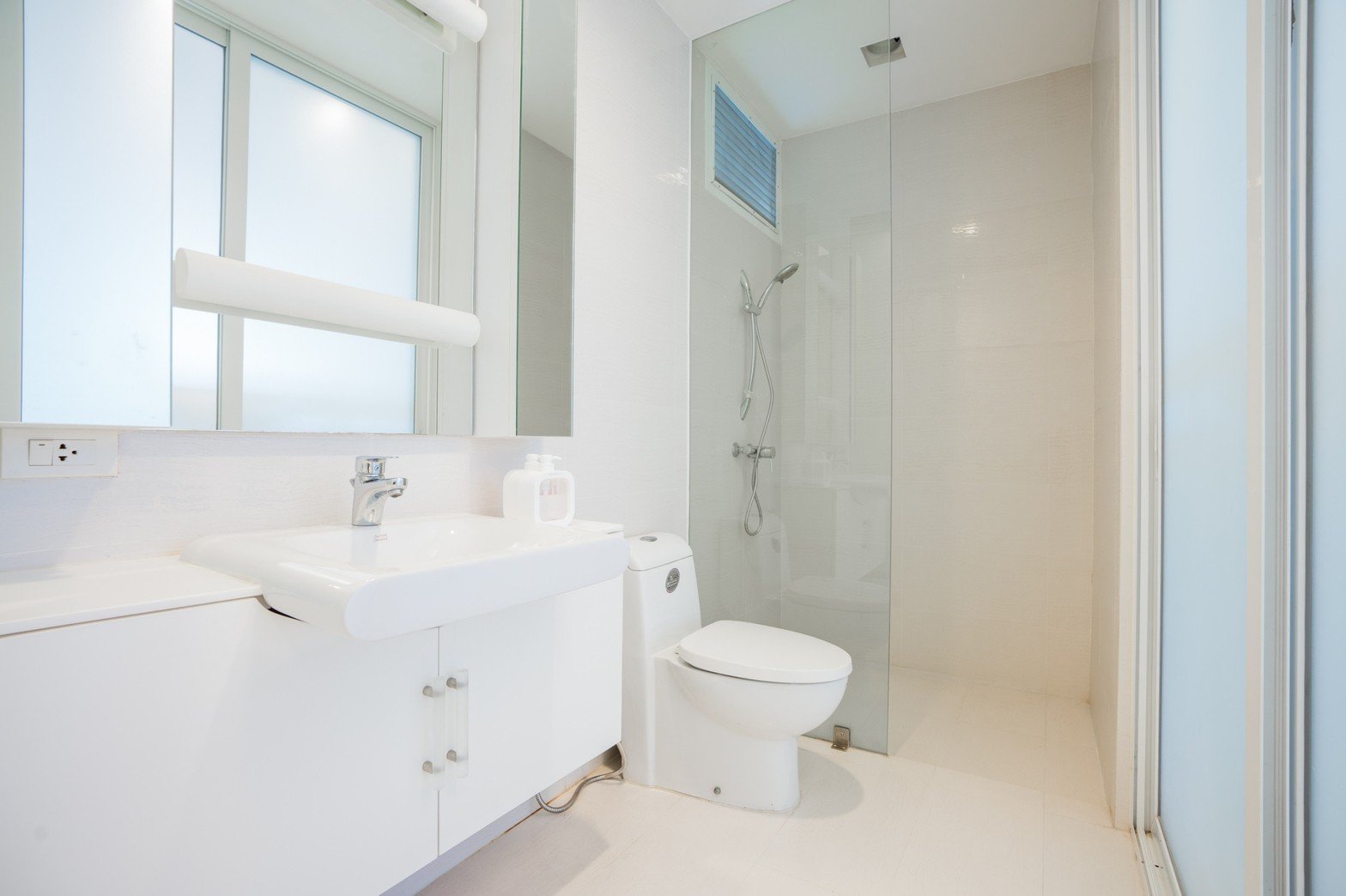 HR15049 บ้านพักติดทะเล The Breezy Beach Pool Villa Cha Am