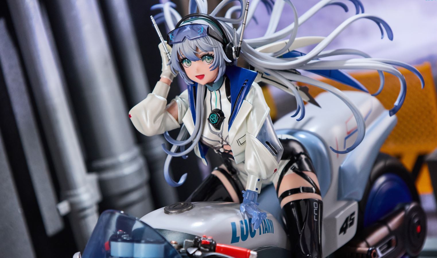 เปิดจอง : Eternal Series – Luo Tianyi “Retro-Future · Storm Rider”