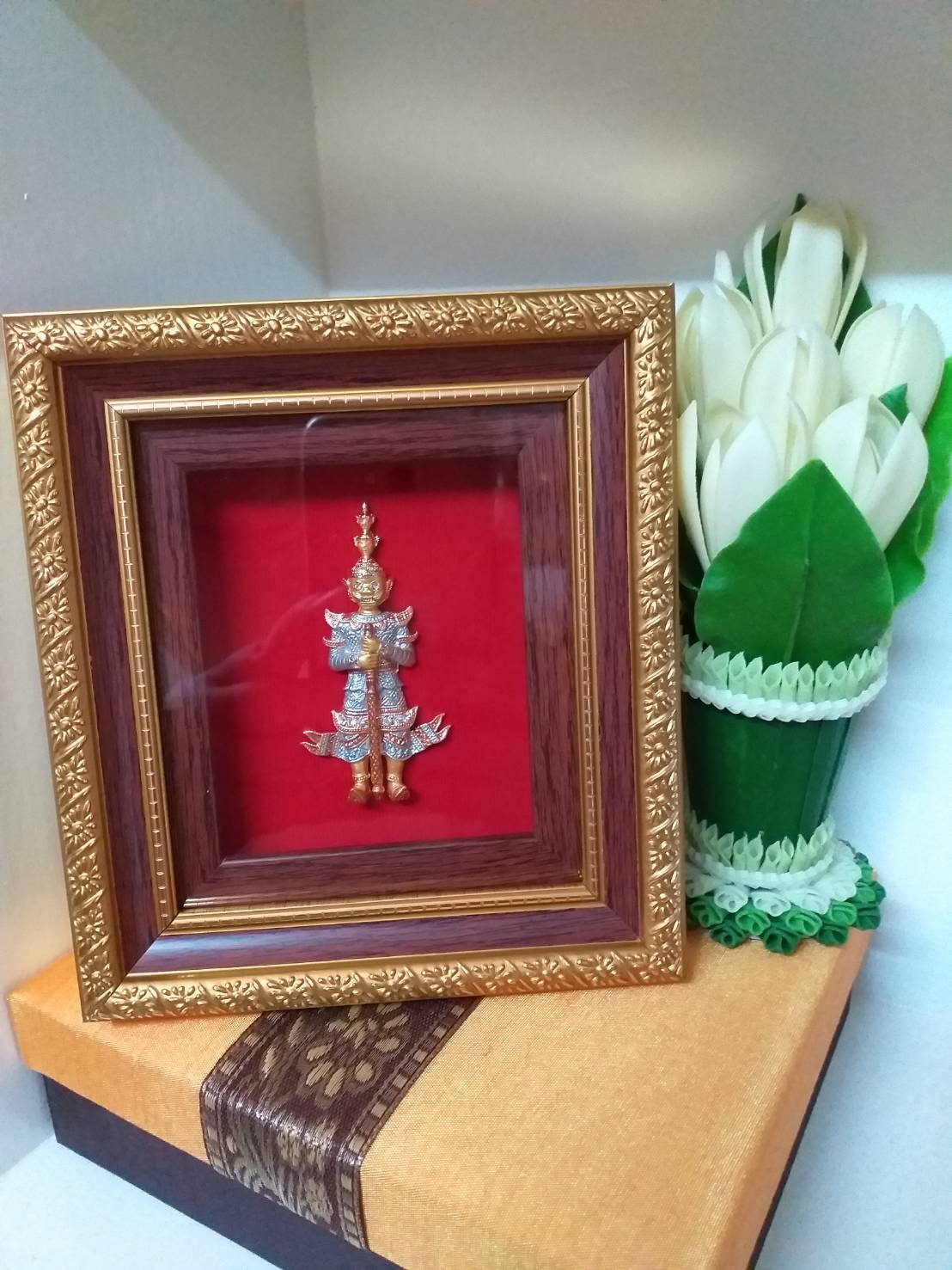 กรอบรูปโขนรามเกียรติ์ และเอกลักษณ์ไทยๆ พร้อมกล่องผ้าไหม