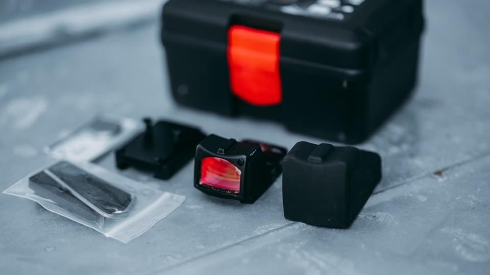 New.Red Dot Trijicon RMR HD (Full Marking) งานเกรด AAA Full Marking (Scale 1:1) ทนแรงรีคอยน์ได้ดี ใช้งานกับปืนจริงได้ จุดเล็งแบบ Holograhpic สีแดง ปรับสว่างได้ 5 ระดับ และปรับสว่างออโต้ตามสภาพแวดล้อม ติดตั้งราง 20mm กระจกหน้าฉาบสารกันสะท้อนแสง ช่วยไม่ให้ศ