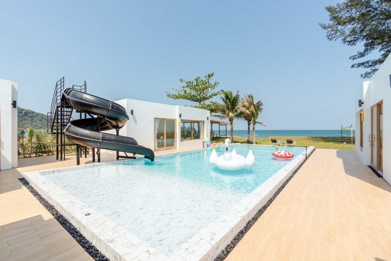 HR15080 The Bristol Beach Huahin Pool villa