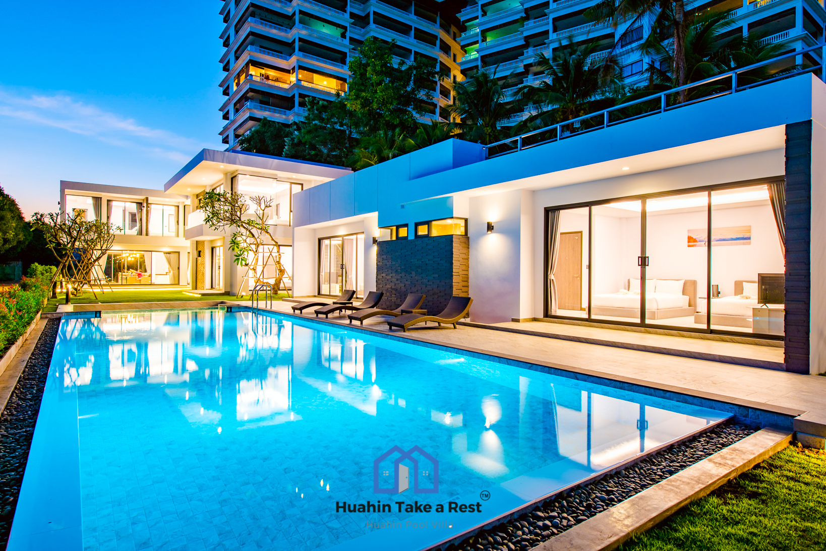 HR15039 บ้านพักติดทะเลหัวหิน The Premium Beach Villa Hua Hin