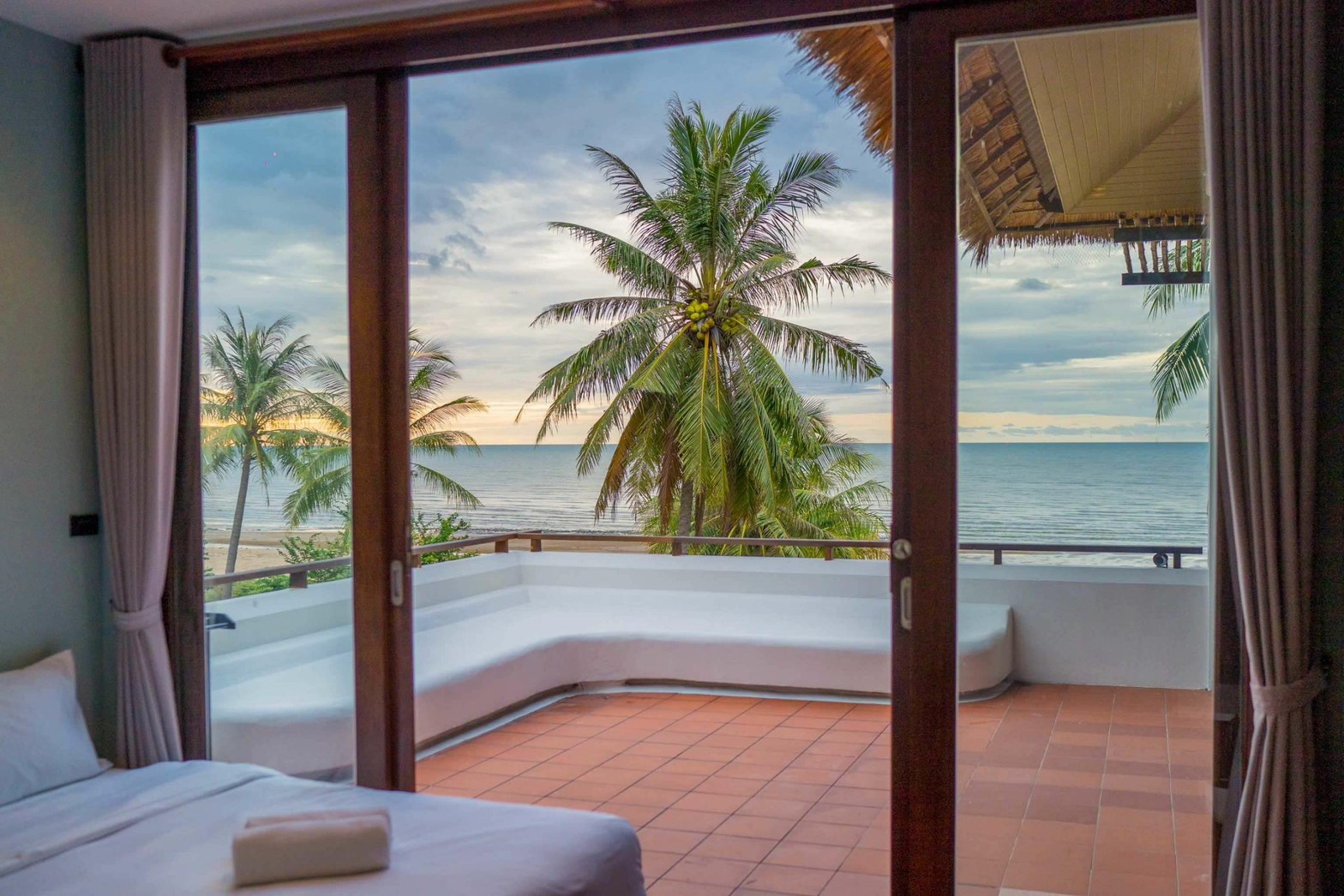 HR15061 บ้านพักติดทะเล The Pamila Beach Villa Kuiburi