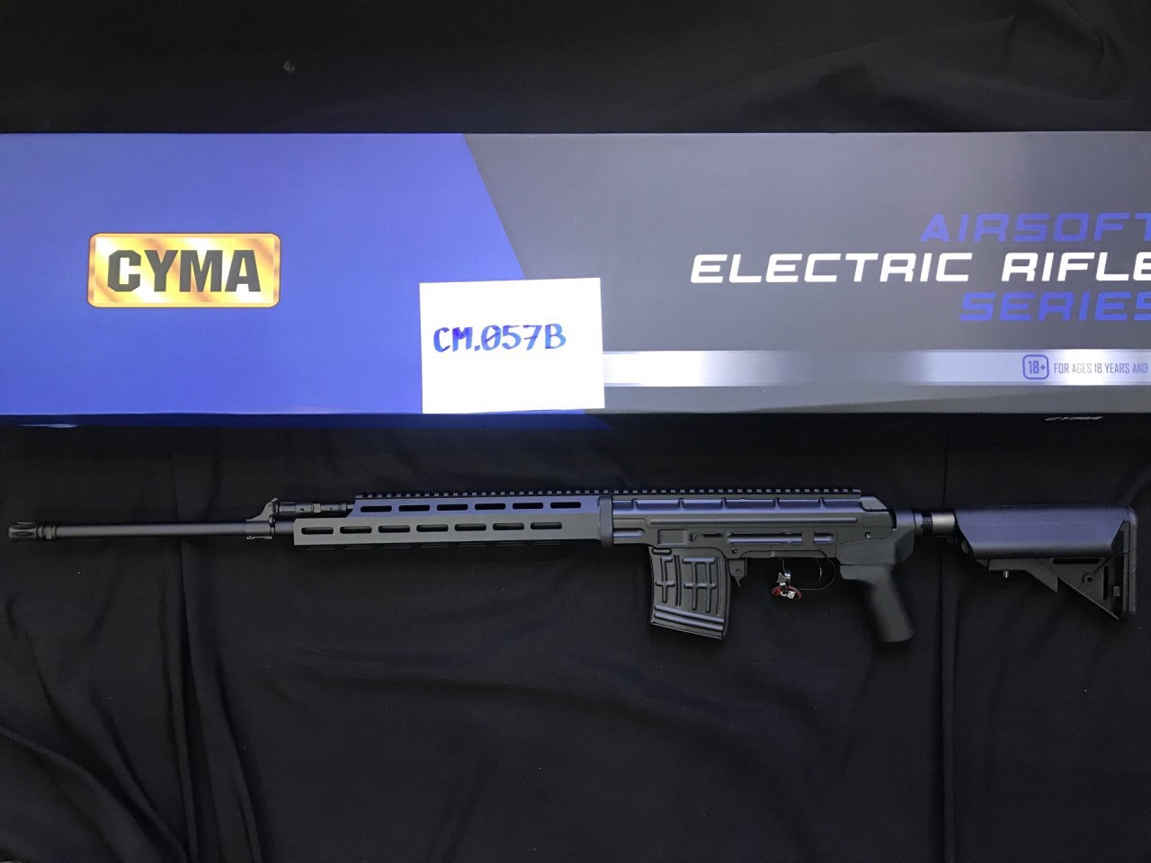 CYMA SVD Dragunov CM057B (กระโจม M-LOK) แรง 440 FPS มี Battery,ชุดชาร์จ พร้อมเล่น ราคา: 8,200 บาท รุ่นCYMA SVD Dragunov CM057B รหัสCM057B น้ำหนัก (กรัม)3330 ความยาว (mm.)1216 วัสดุFull Metal/ GearBox/บูท7mm. Ver.3 หัวกระบอกสูบABS แอร์นอซเซิลABS หัวแบรริ่ง