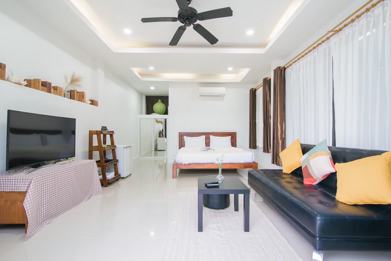 HR15045 บ้านพักติดทะเล The Moon Beach Villa