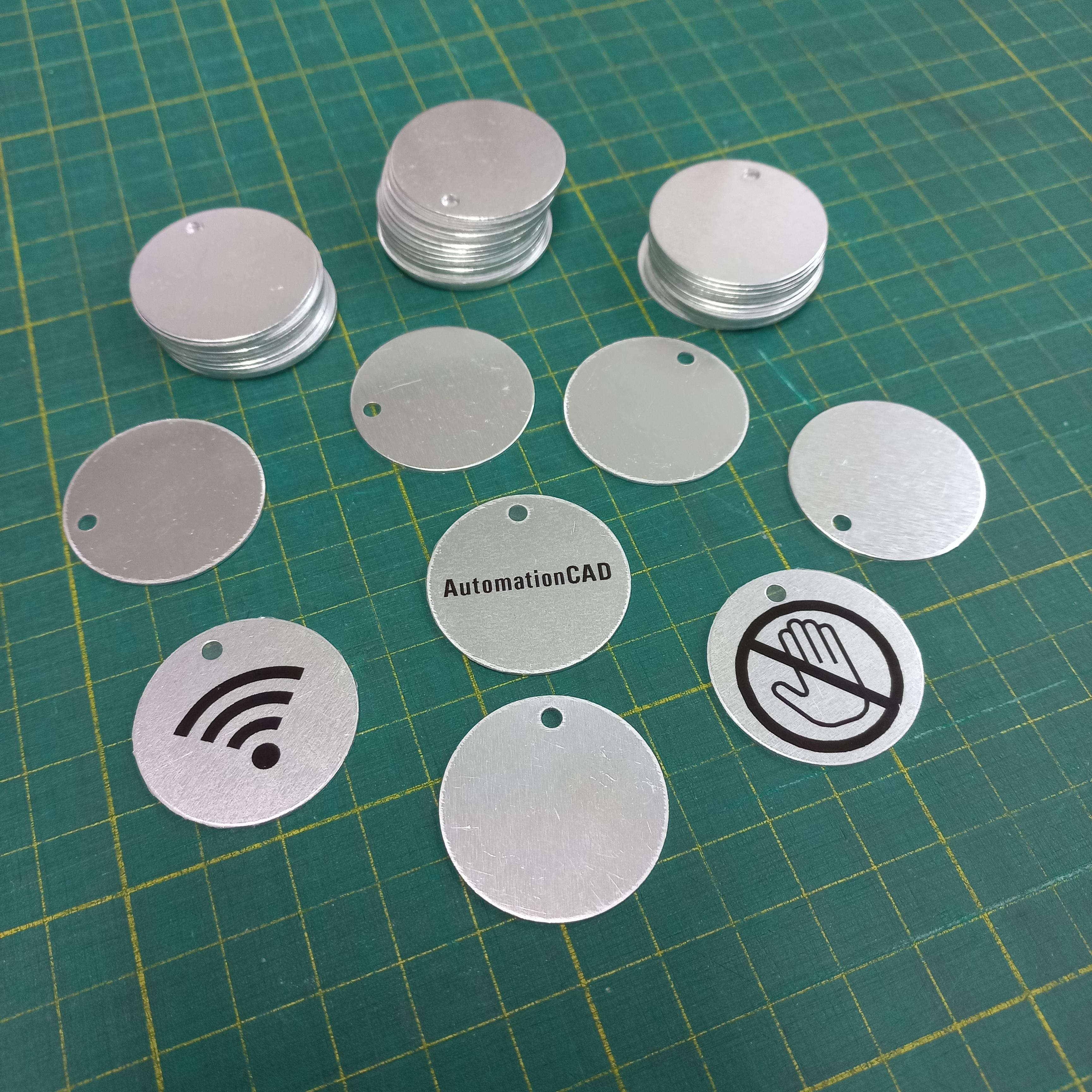 แท็กอะลูมิเนียม แบบกลม เส้นผ่าศูนย์กลาง 3 เซนติเมตร หนา 1 mm ป้ายแท็ก Name Tag ป้ายชื่อ