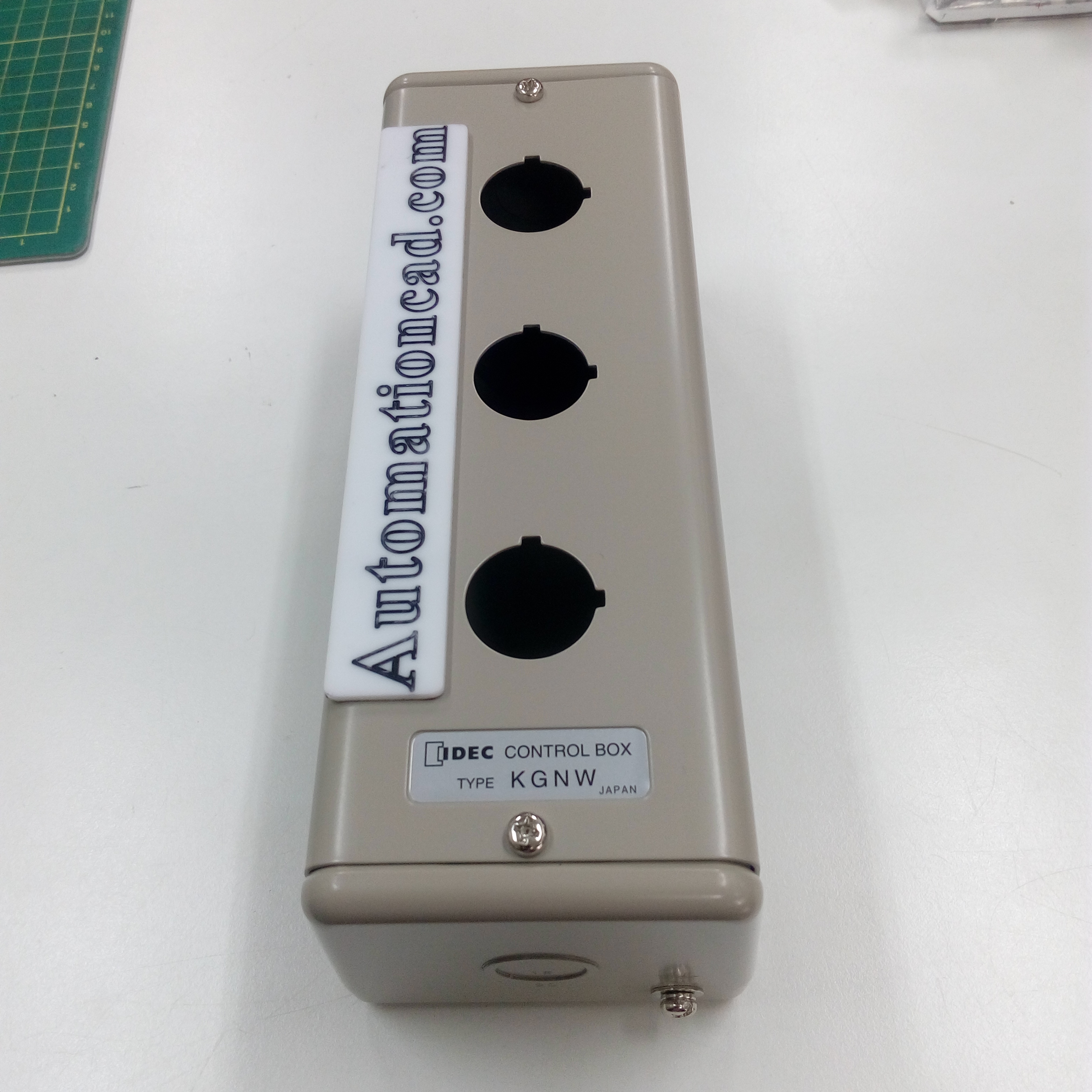 กล่องเหล็ก 3 รู Φ22mm IDEC Control Box KGN Series กล่องคอนโทรล ใส่ปุ่มกด