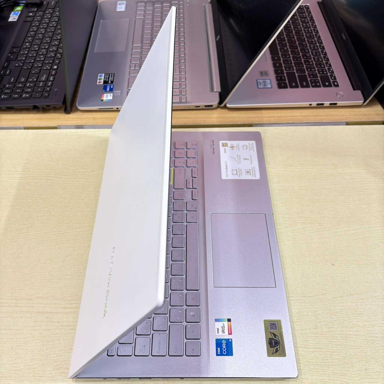 ASUS VIVOBOOK S15 S533EA – BQ050TS ติดฟิล์มกันรอยหน้าจอแล้ว สภาพเครื่อง 95%