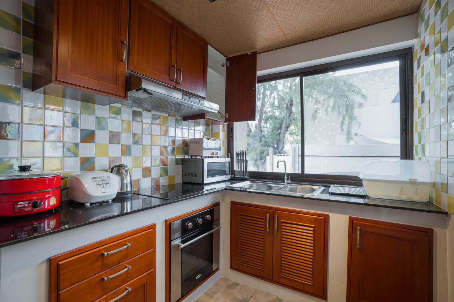 HR15064 บ้านพักติดทะเล The Ocean Beach Villa, Sam Roi Yod.