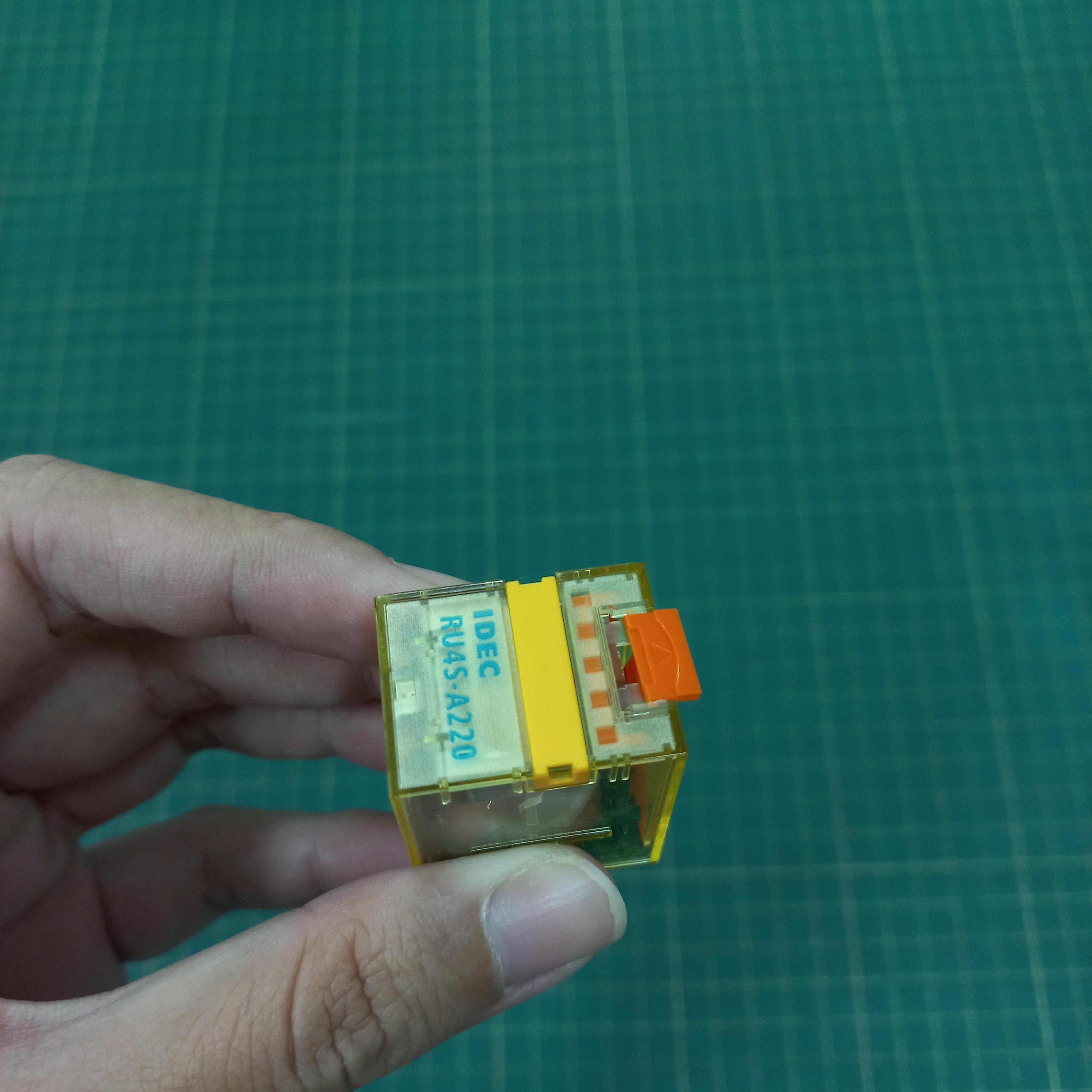 RELAY IDEC รีเลย์ 4 contact มีไฟ LED +Manual ได้ RU4S-A220