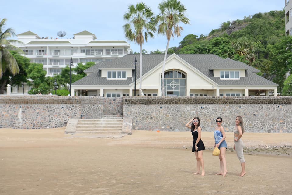 HR15042 บ้านพักติดทะเลหัวหิน The Sunny Beach Villa